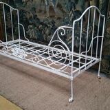 1900 iron bed