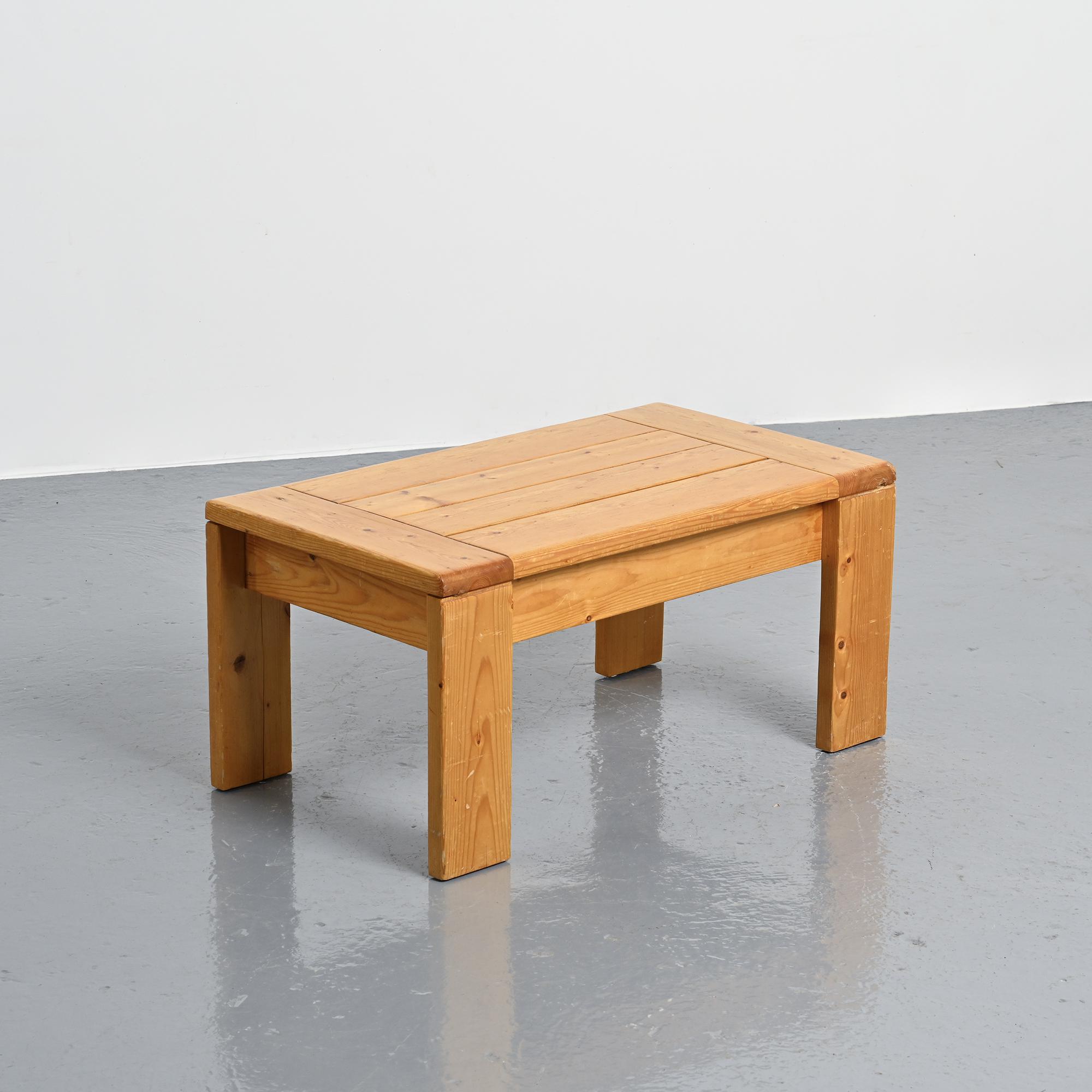 Pine coffee table Les Arcs, circa 1970