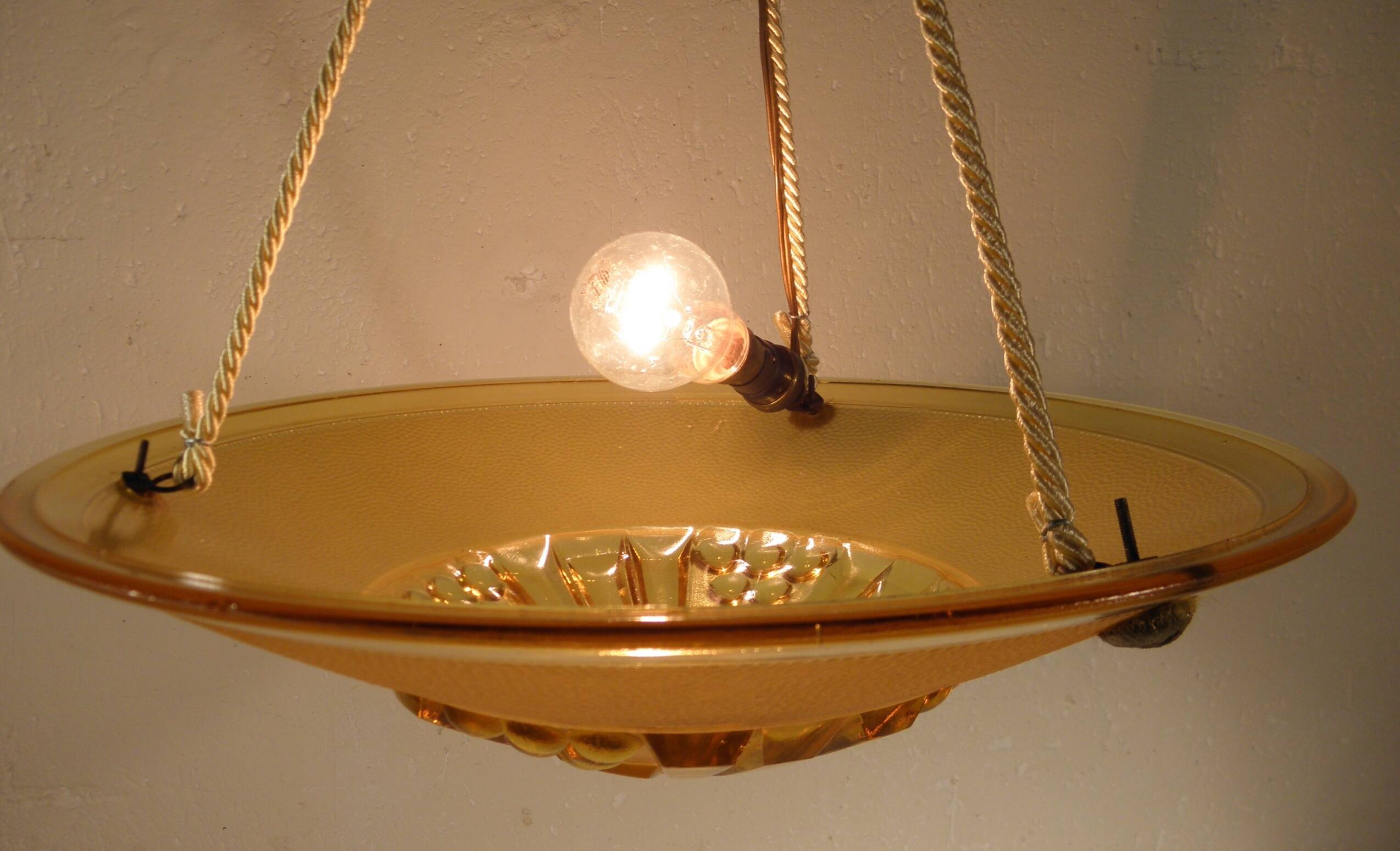 Art Deco basin suspension