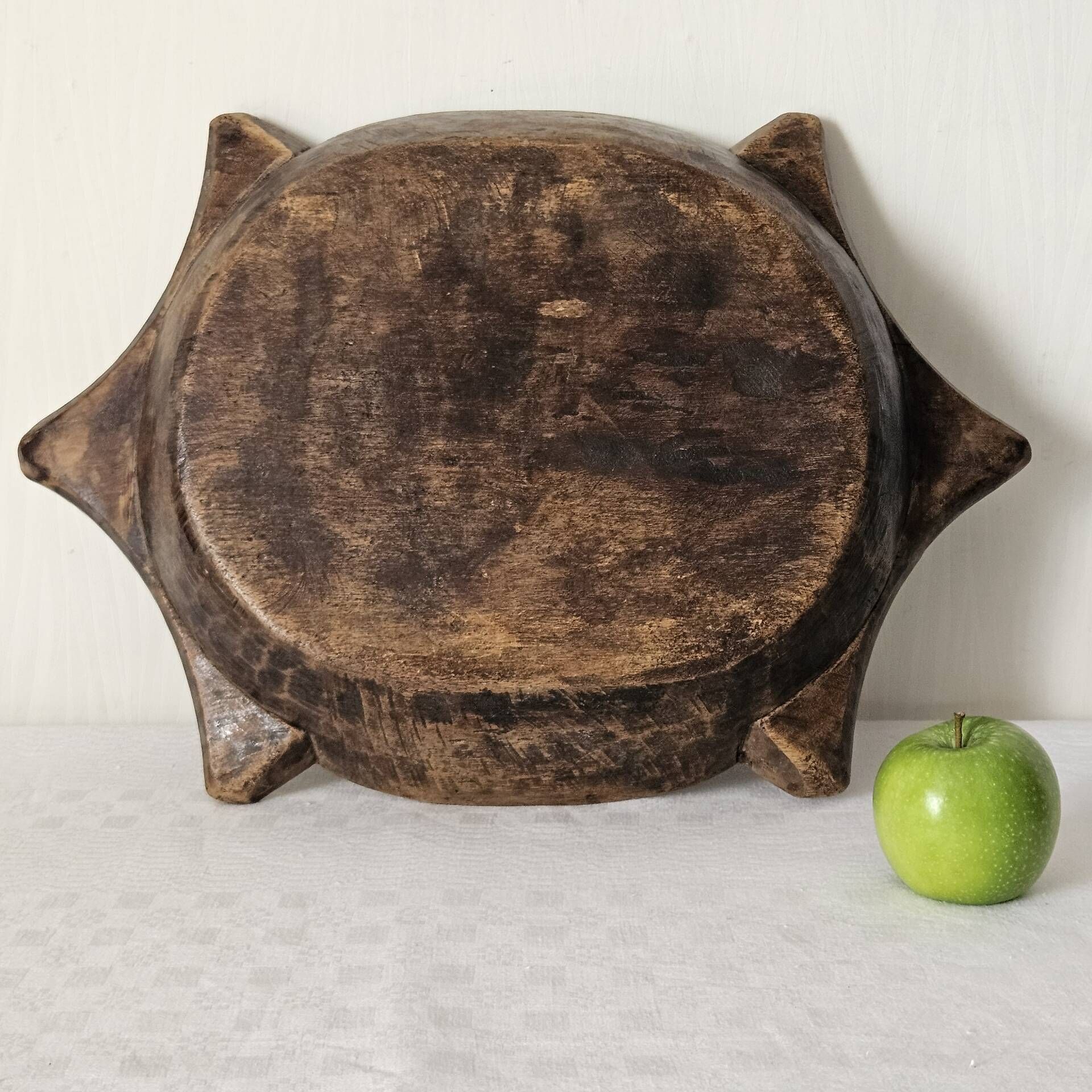 Antique wooden dish "Parat" India early 20th century