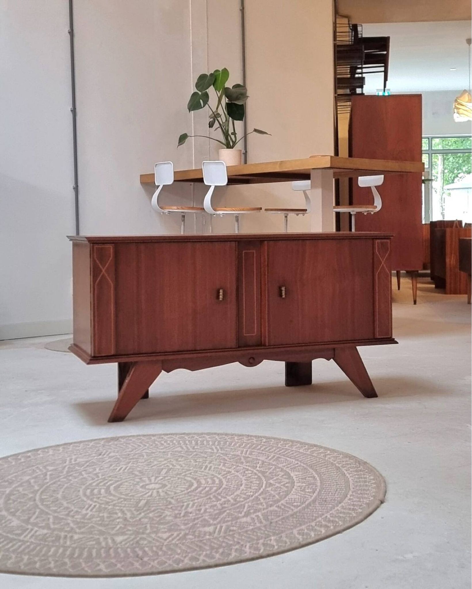 Buffet du milieu du siècle