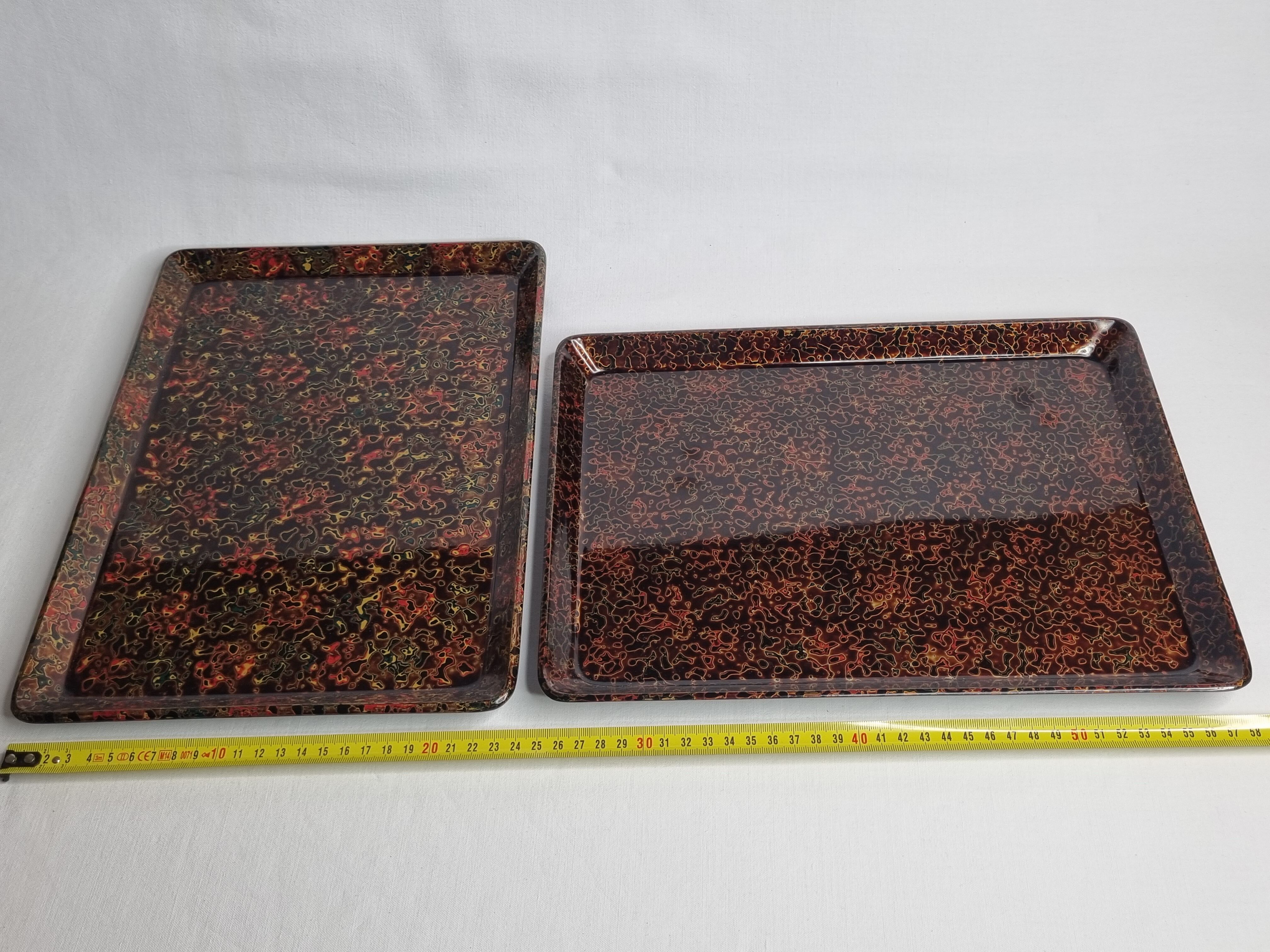 Two serving trays in vintage Japanese lacquer, "Kara-nuri"