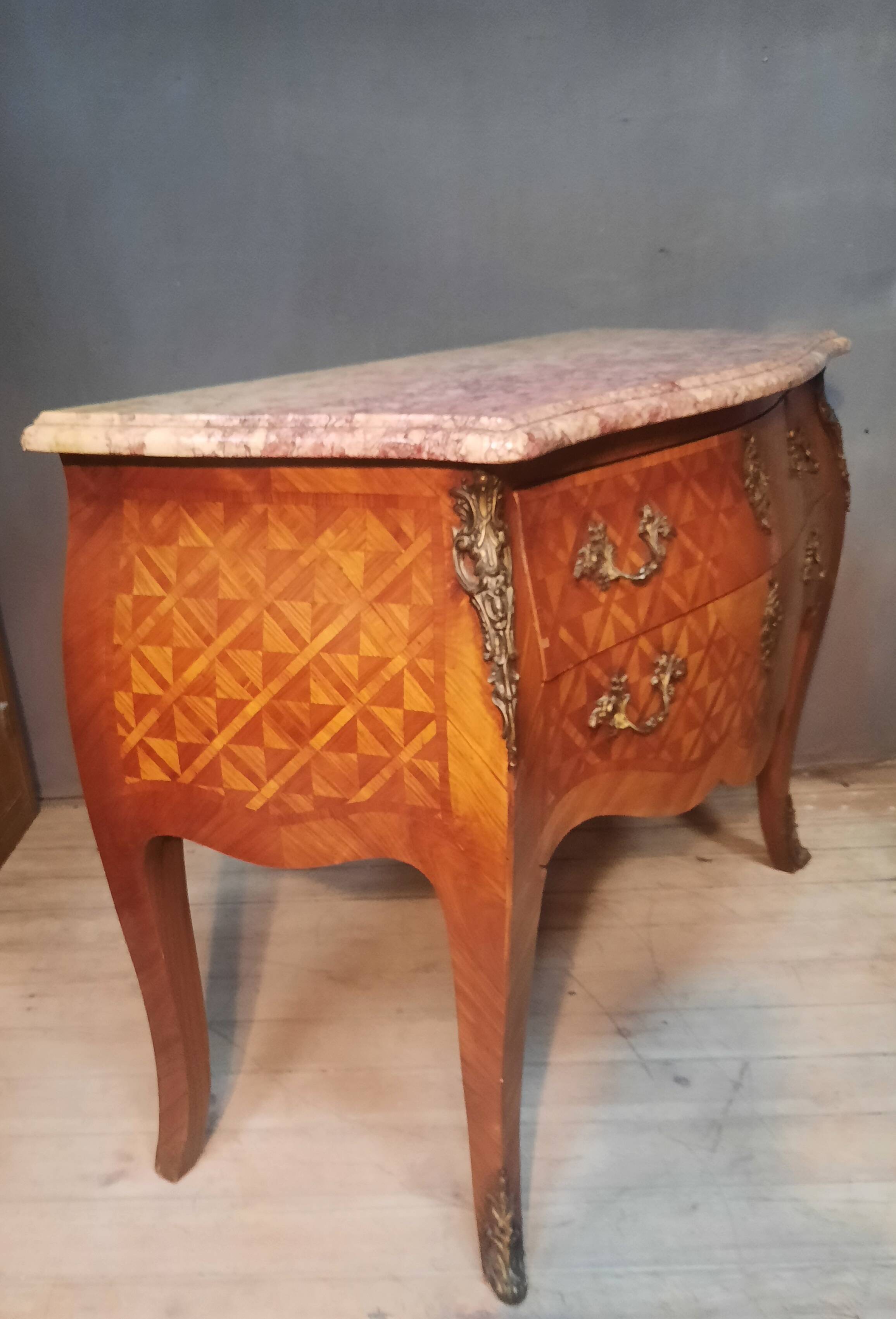 Commode en marquetterie style Louis XV