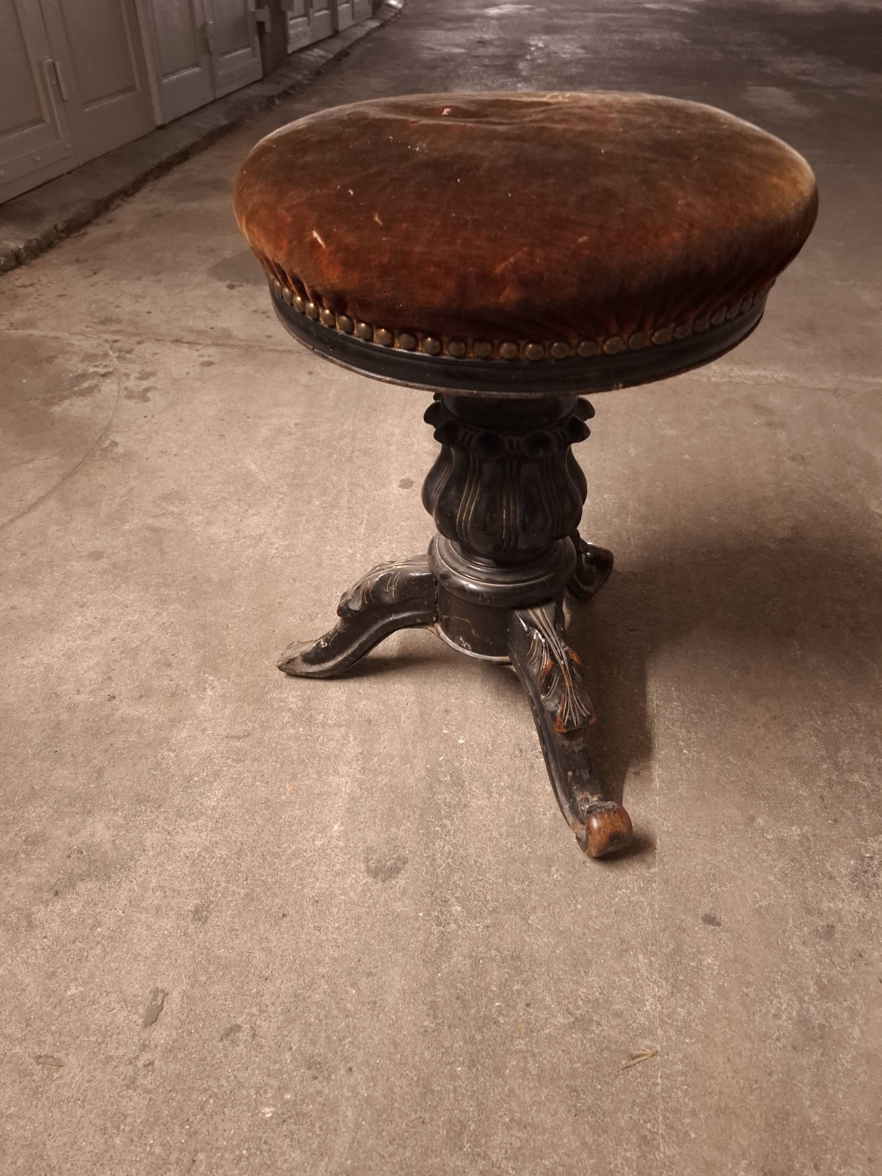 NAPOLEON III PIANO STOOL