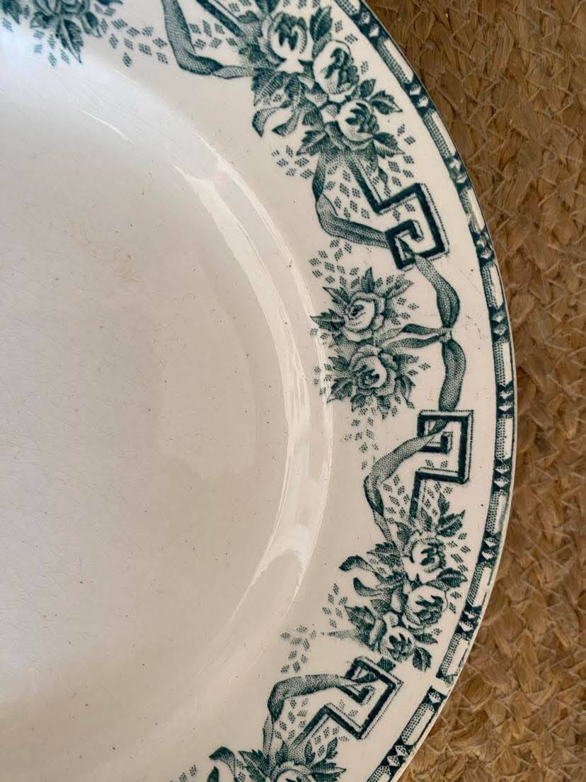 7 flat iron earth plates from Moulin des loups & Hamage.