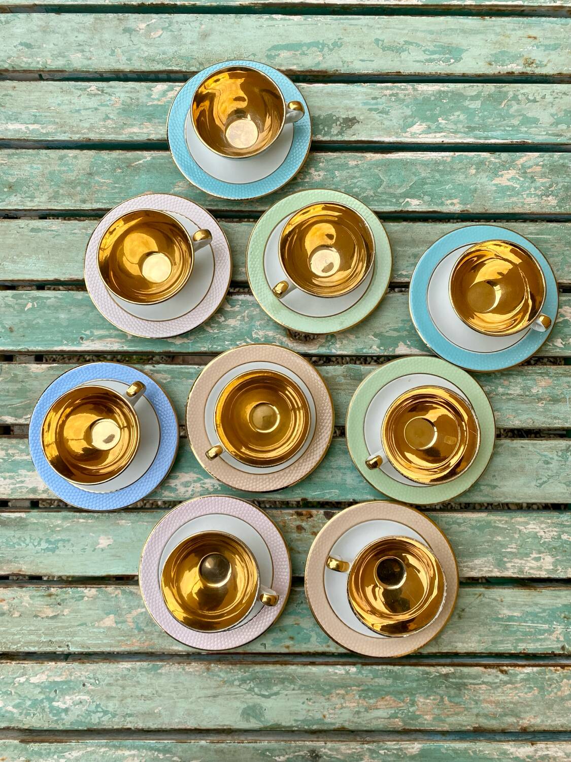 L'Amandinoise colored cup set