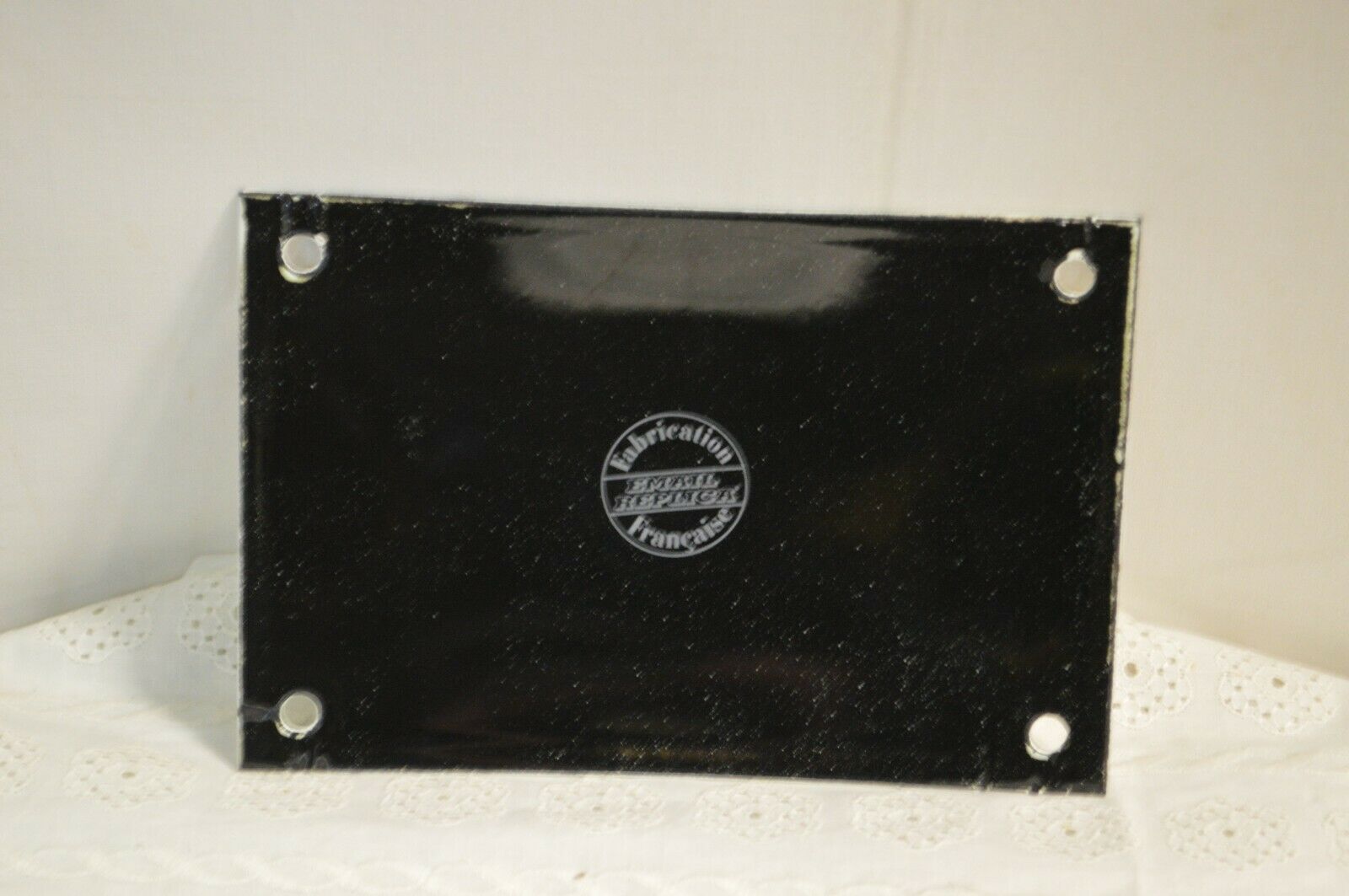 Plaque émaillée "pas de sou sous pas de glou glou "