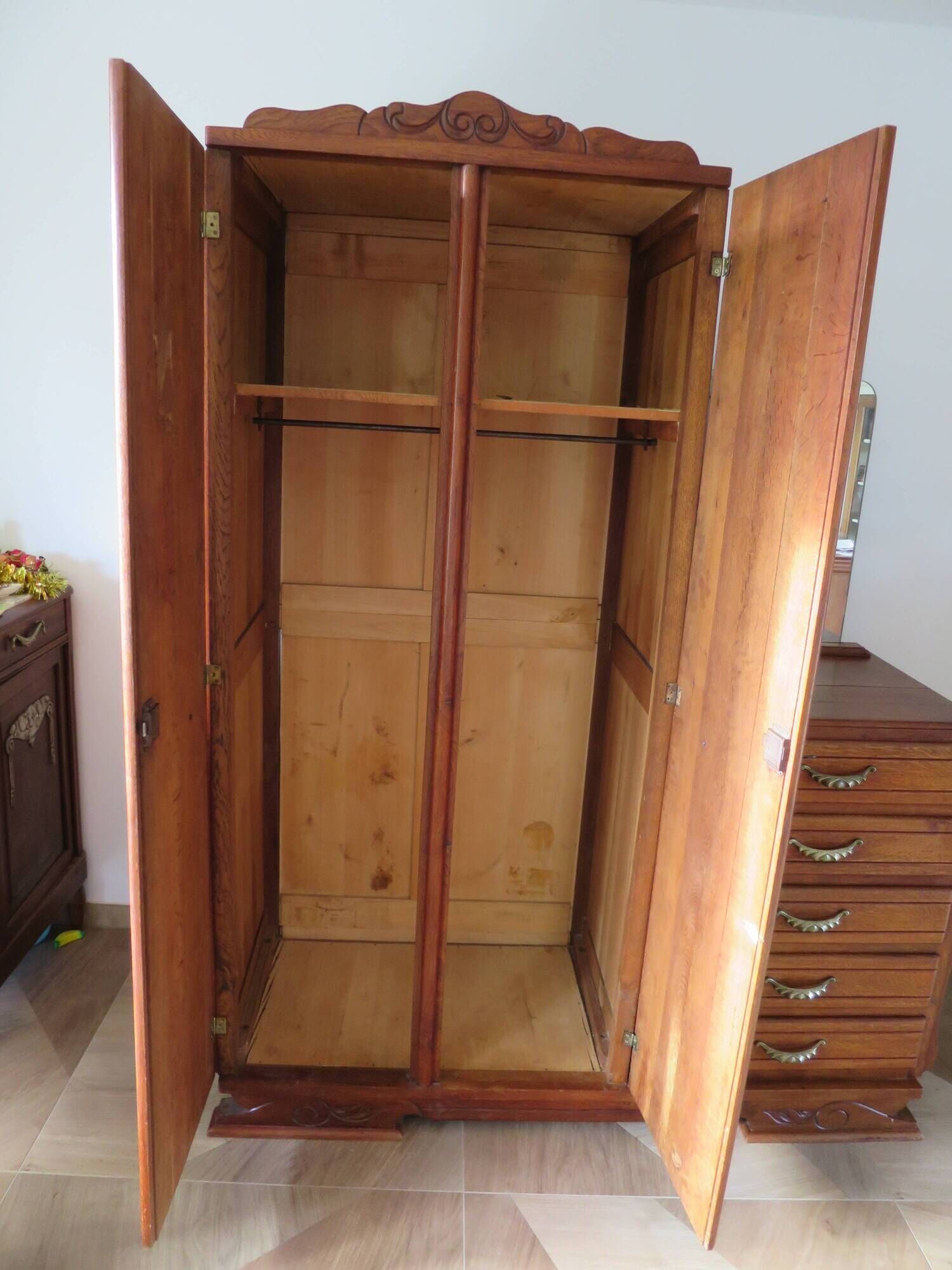 English asymmetrical chest of drawers - Art Deco - Mirror - 2 doors - 5 drawers - Mesh blond oak