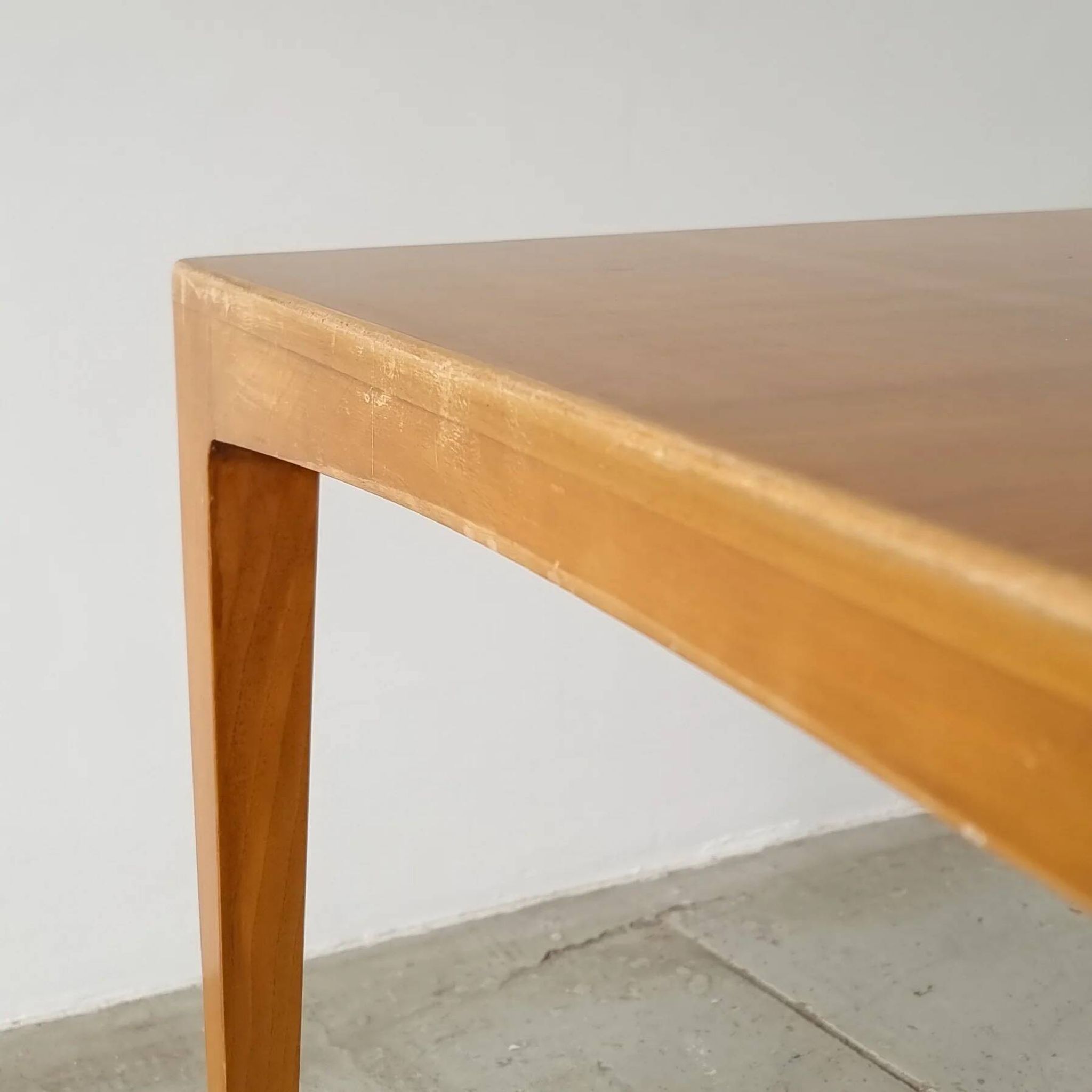 Table basse minimaliste mid-century
