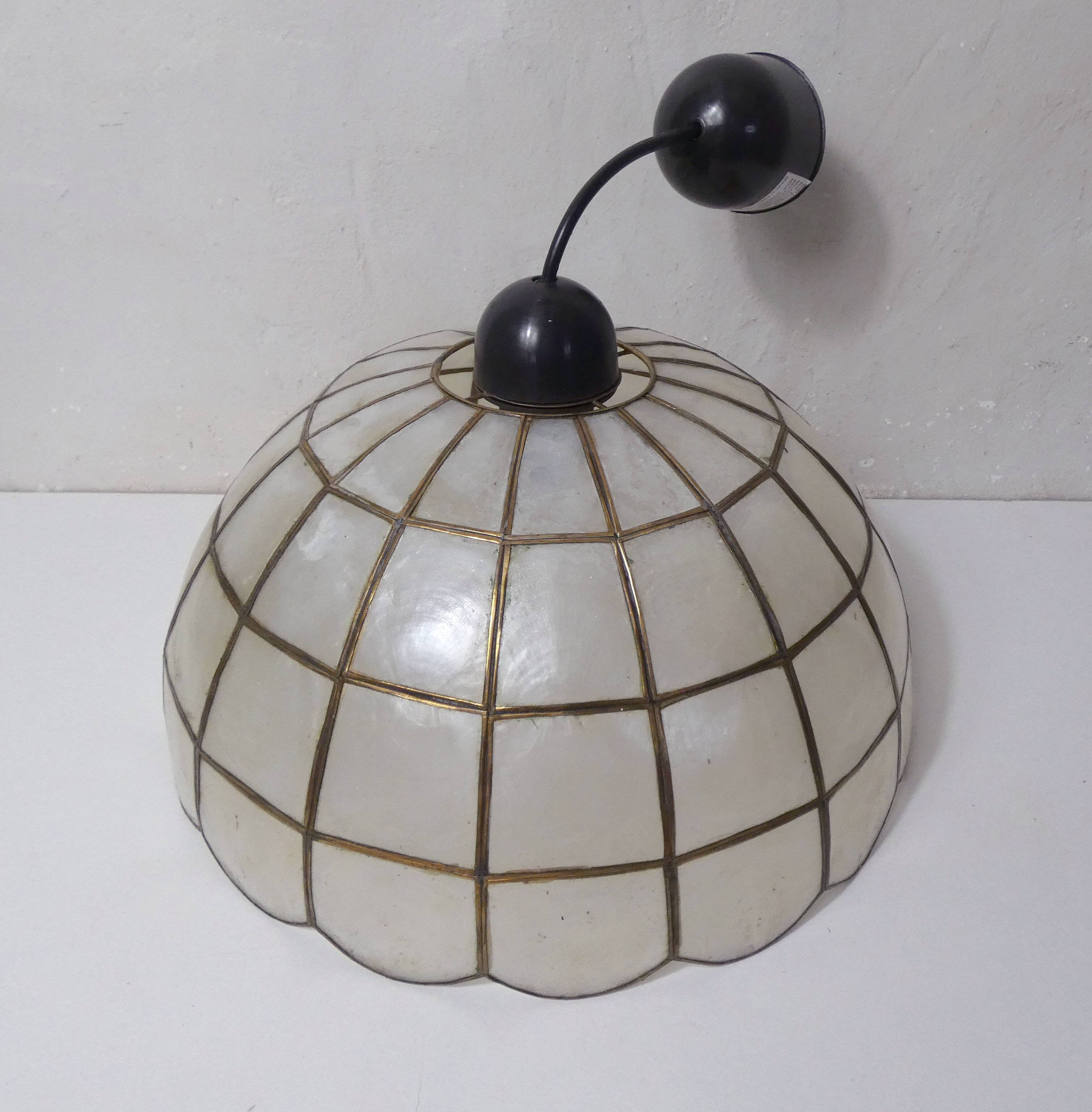 suspension en nacre et laiton vintage