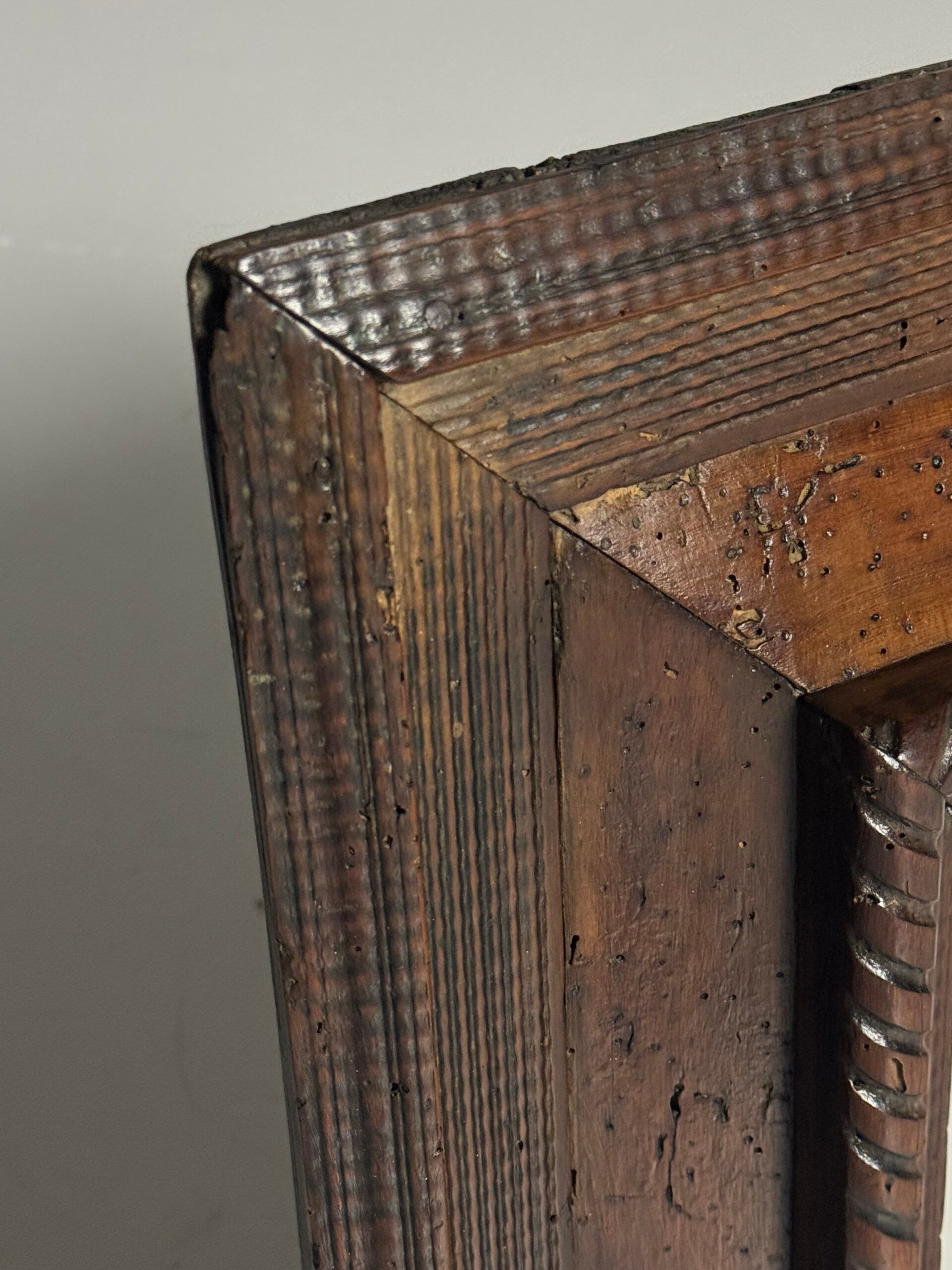 Miroir à cadre ondulé du XVIIIe siècle