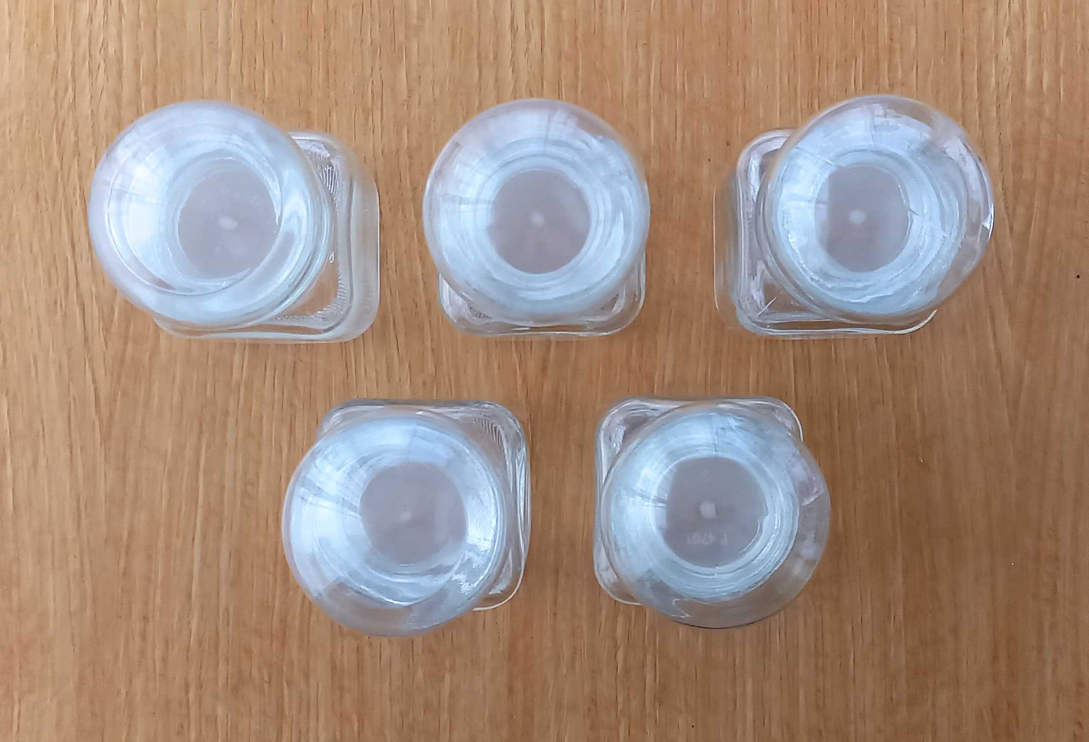 Lot de cinq pots d'apothicaire en verre transparent