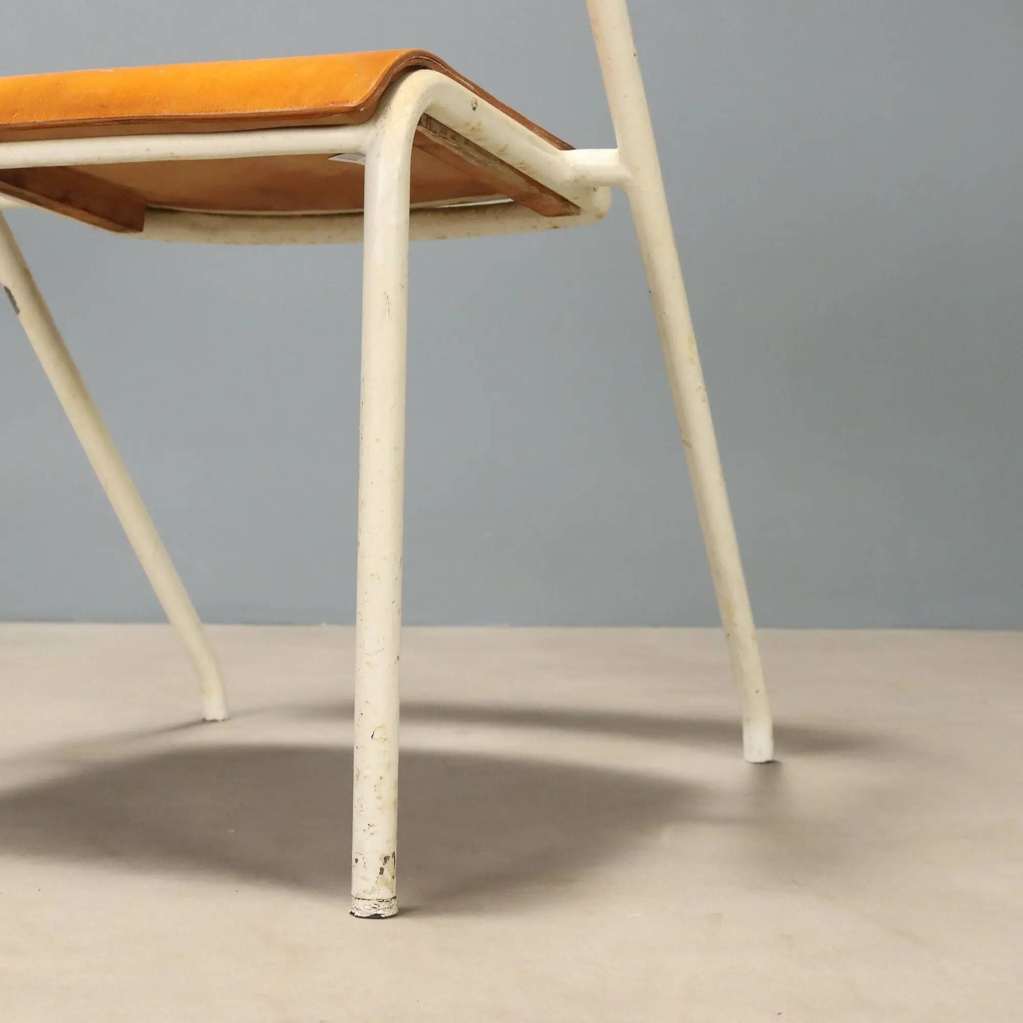 Vintage chair in enamelled metal and wood, Italian design, 1960s.