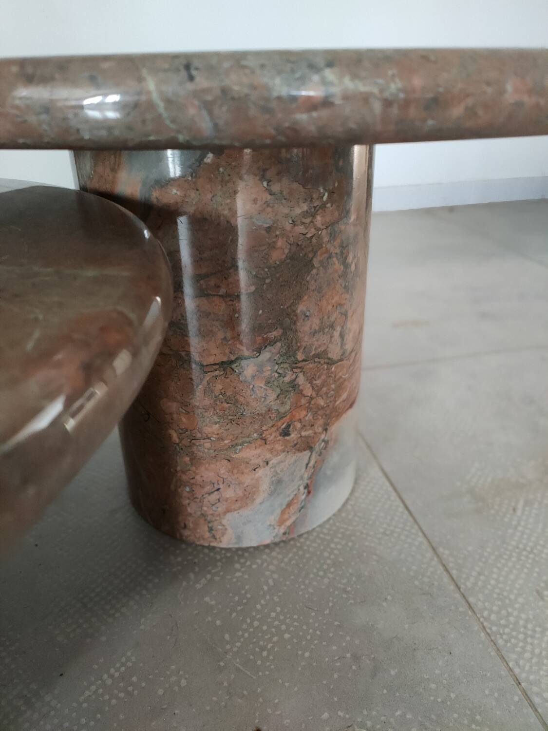 Deux tables basses en marbre de Vérone