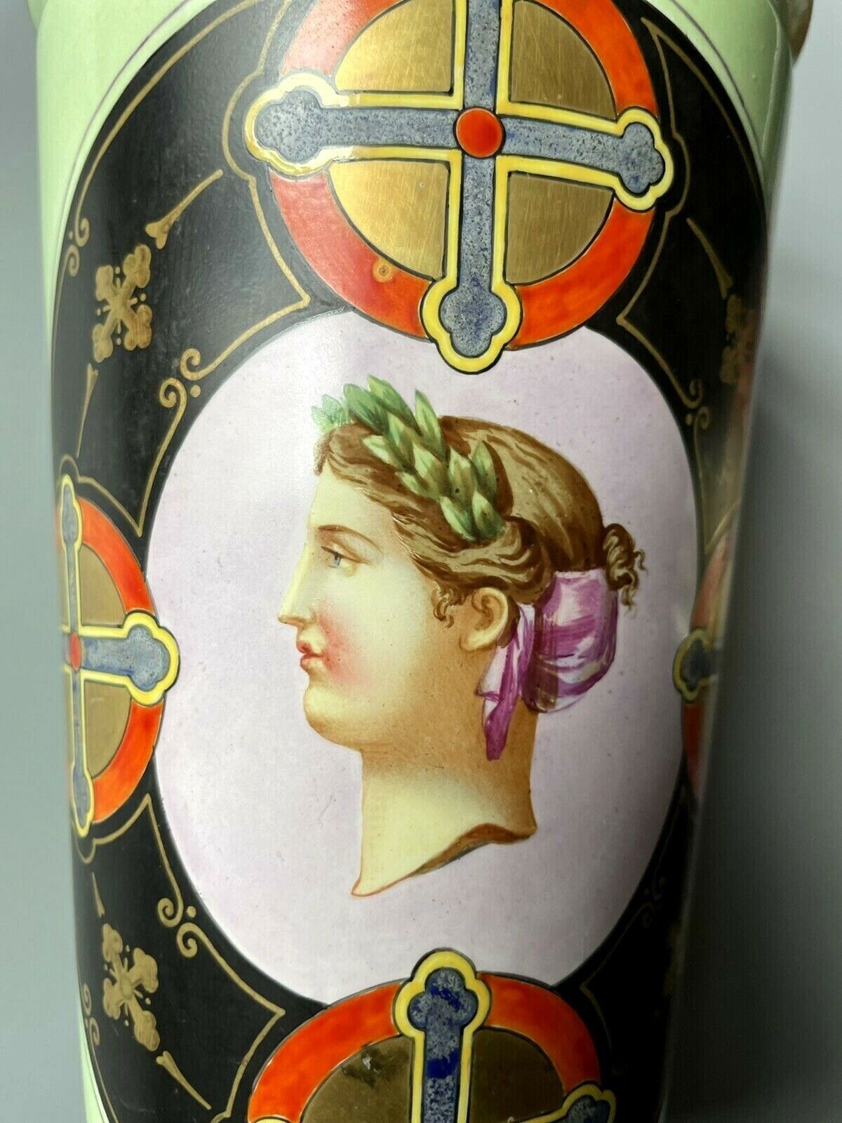 Grand Vase Lebœuf Millet & Cie décor Empire profile Roman woman on green background