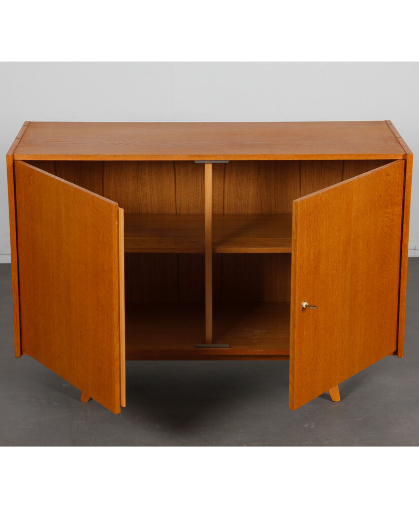 Commode par Jiroutek pour Interier Praha modèle U-450, 1960