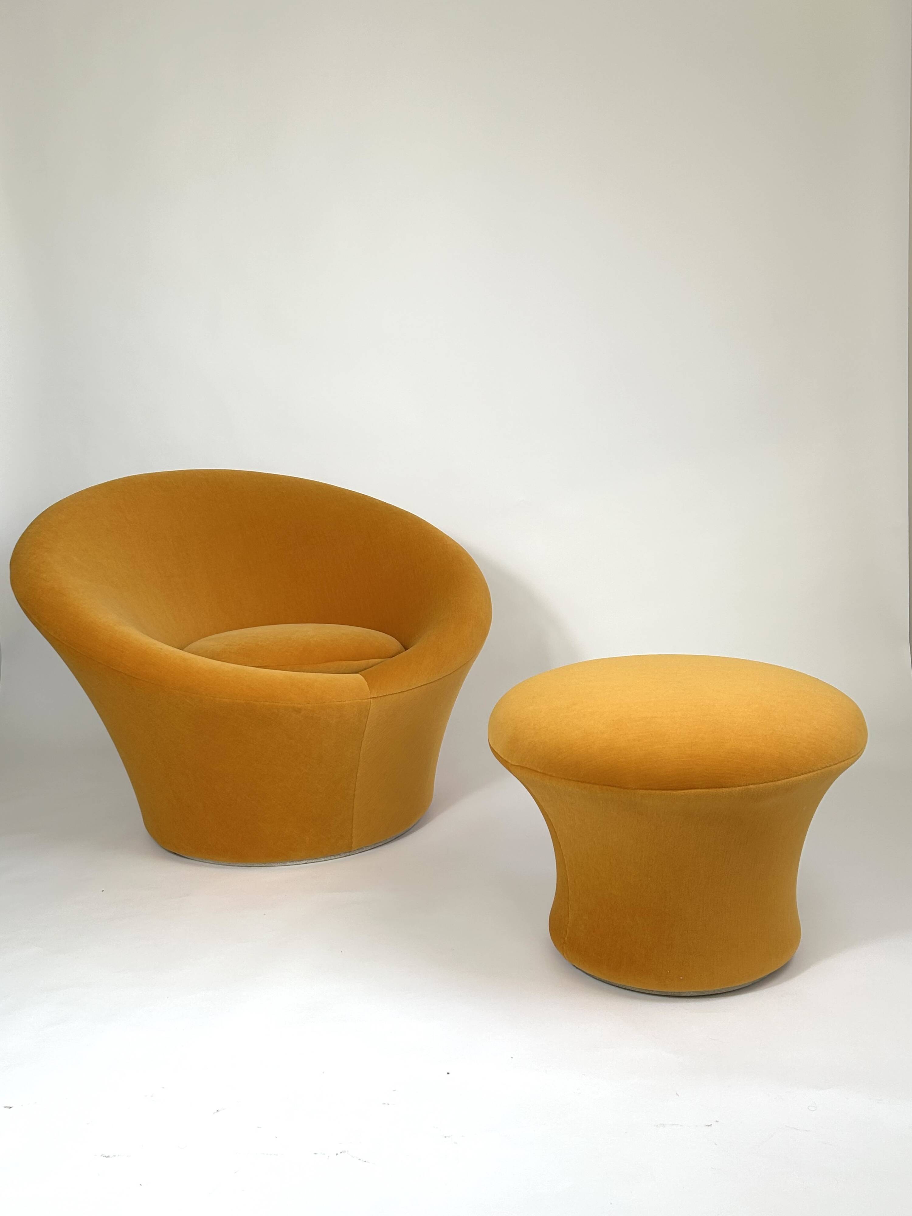 Mushroom armchair by Pierre Paulin and its ottoman, published by Artifort
