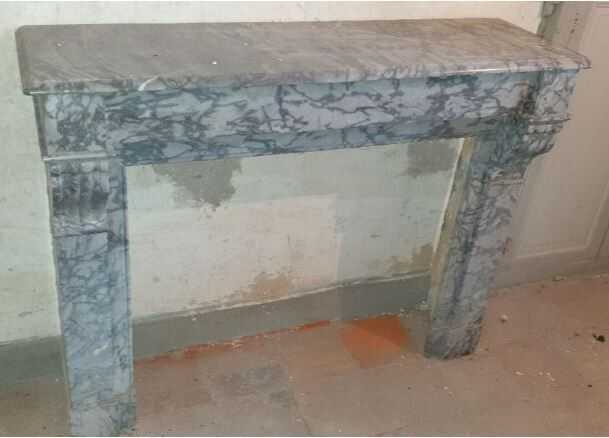Fireplace modillon Napoleon III in gray marble of the nineteenth