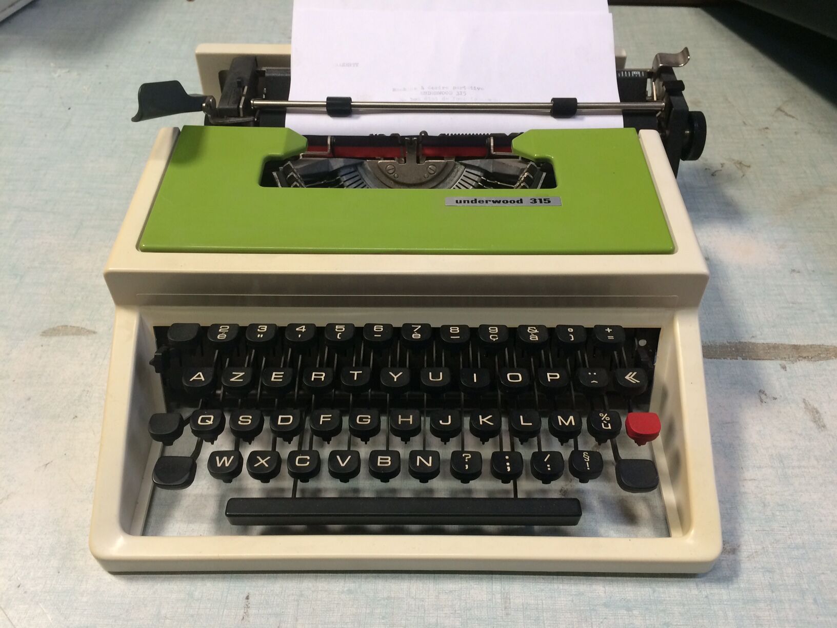 Underwood 315 olive green portable mechanical typewriter - 70s
