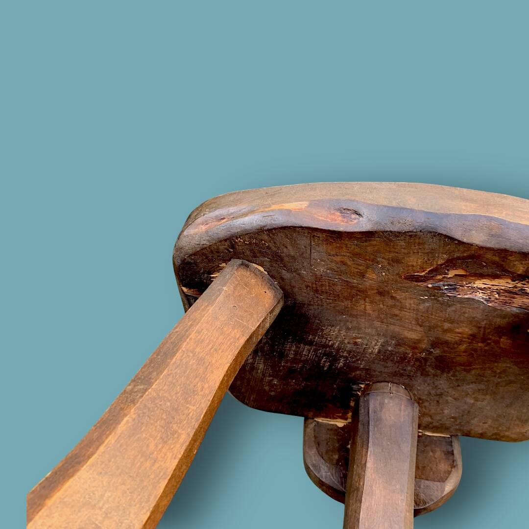 Antique peasant chair in solid wood – Handcrafted piece with rustic charm