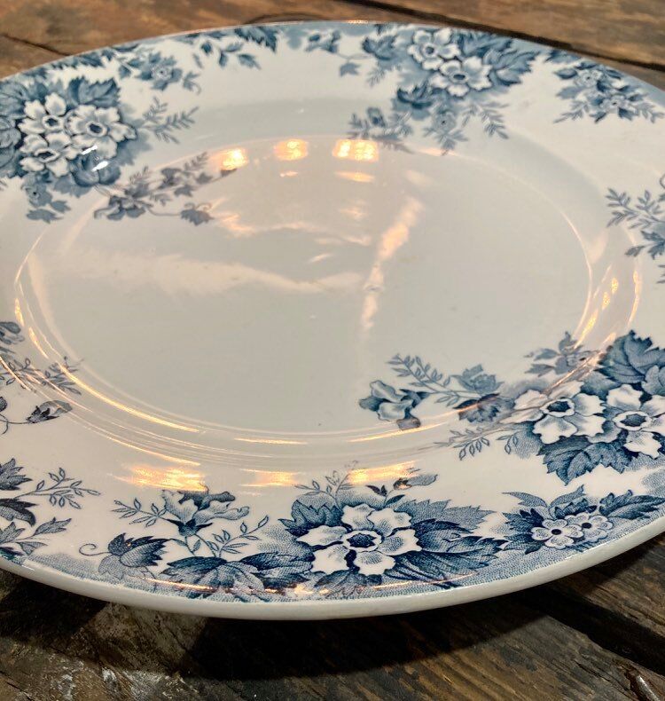 Saint-Amand and Hamage model Marie-Louise round dish