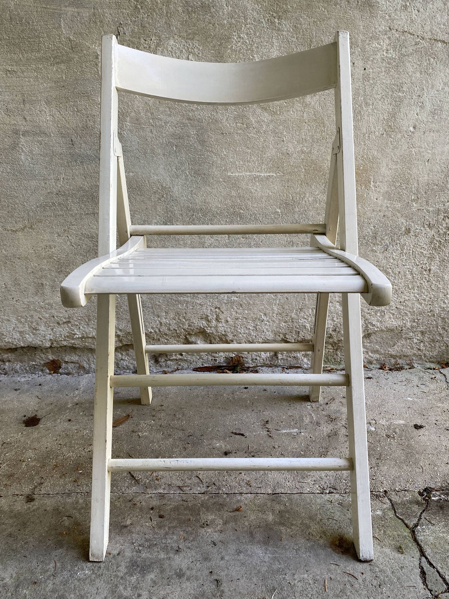 Extra folding chair / garden chair / vintage white lacquered solid wood office chair