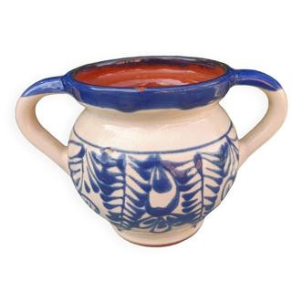 Small outdoor vase with handles