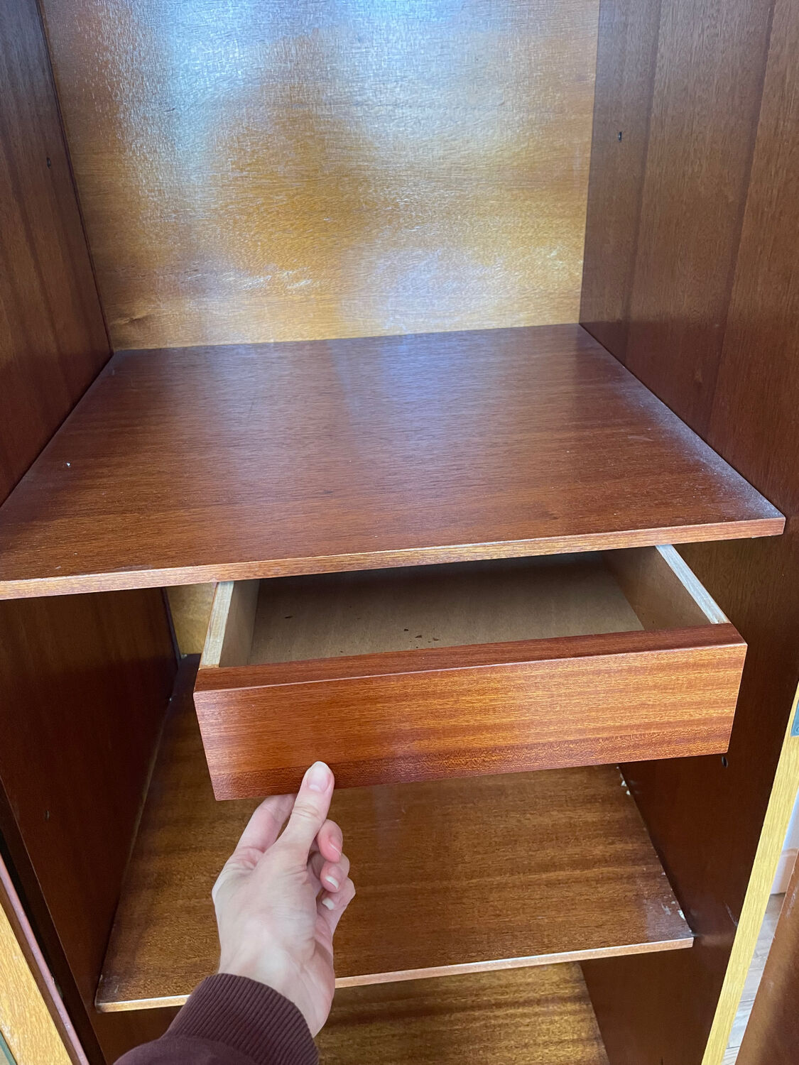 Scandinavian wardrobe with 2 doors and 1 mirror from the 1970s.