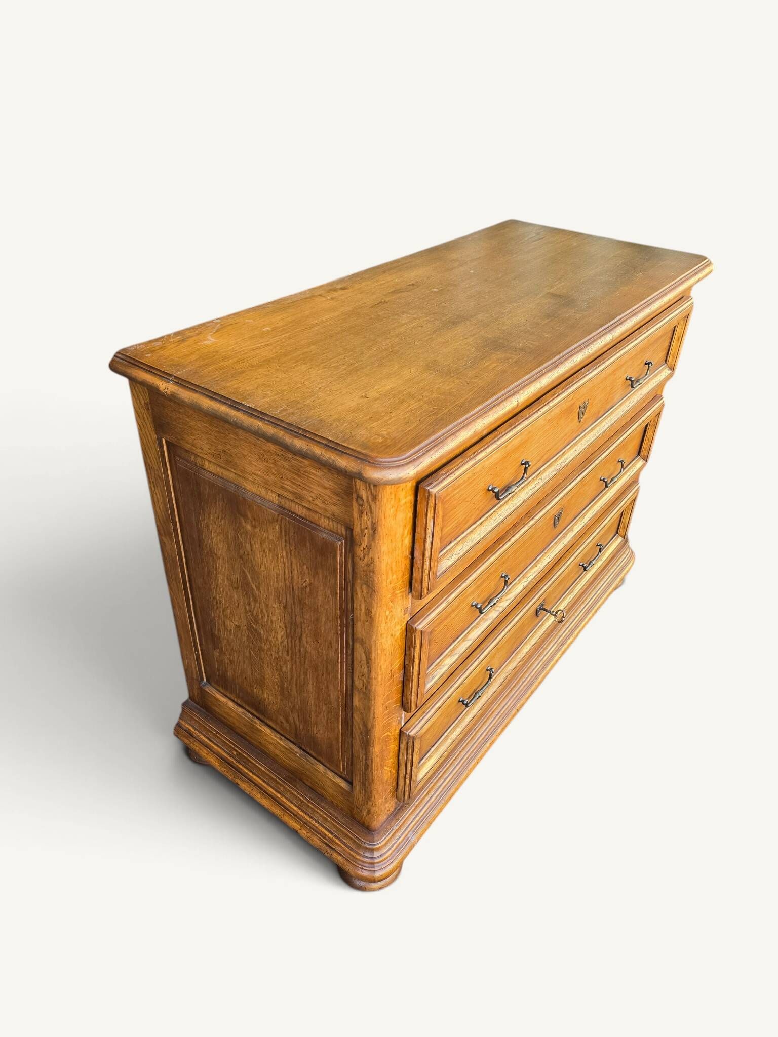 Antique oak chest of drawers with three drawers in Louis XIII style.