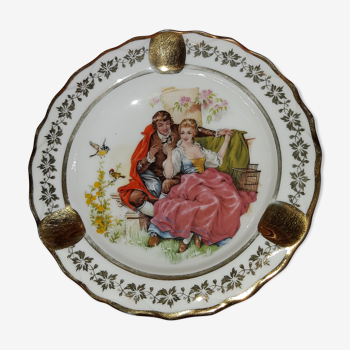 Cendrier en porcelaine P Pastaud de Limoges, décor scène galante