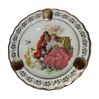 Cendrier en porcelaine P Pastaud de Limoges, décor scène galante