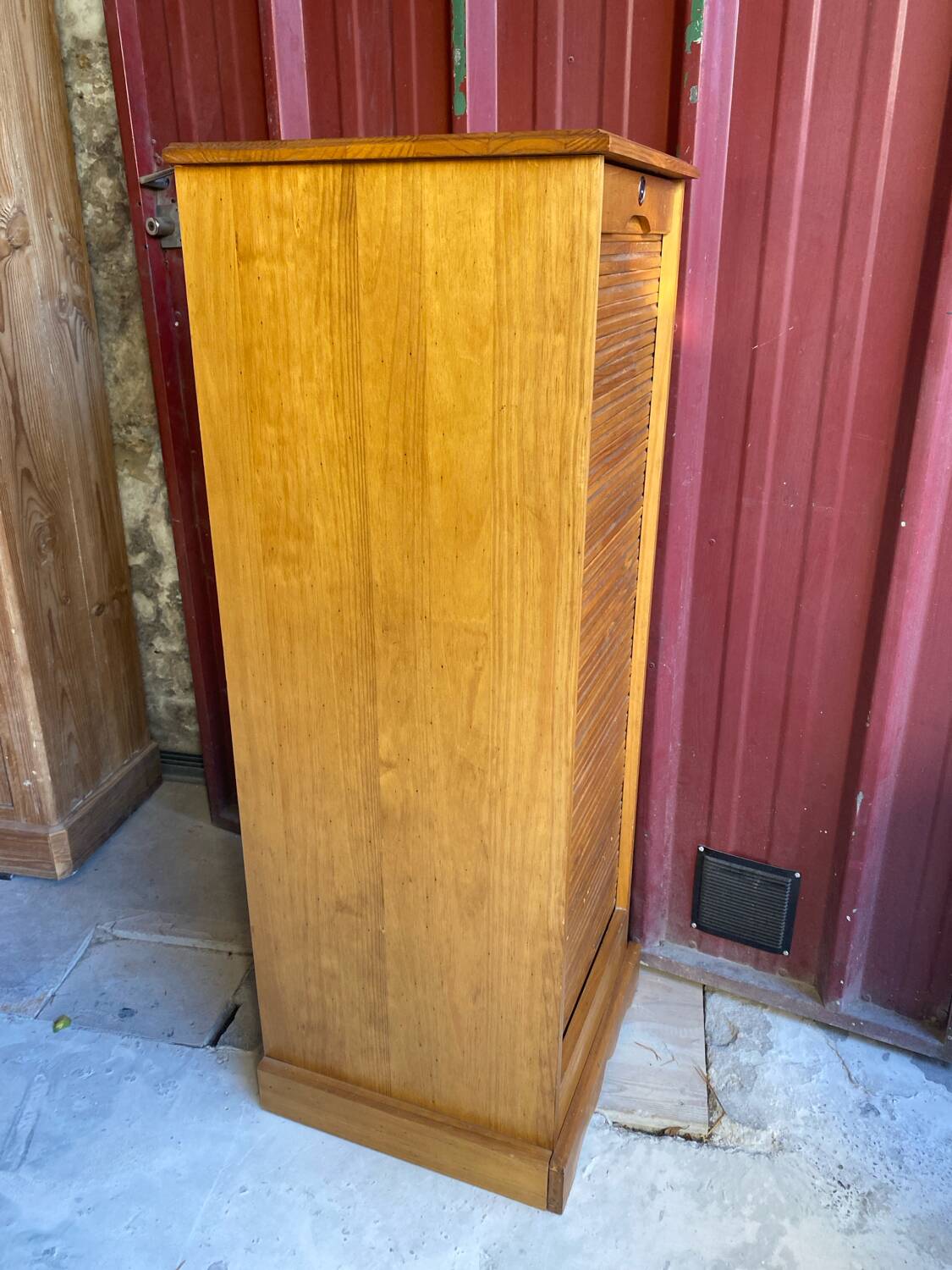 Curtain filing cabinet