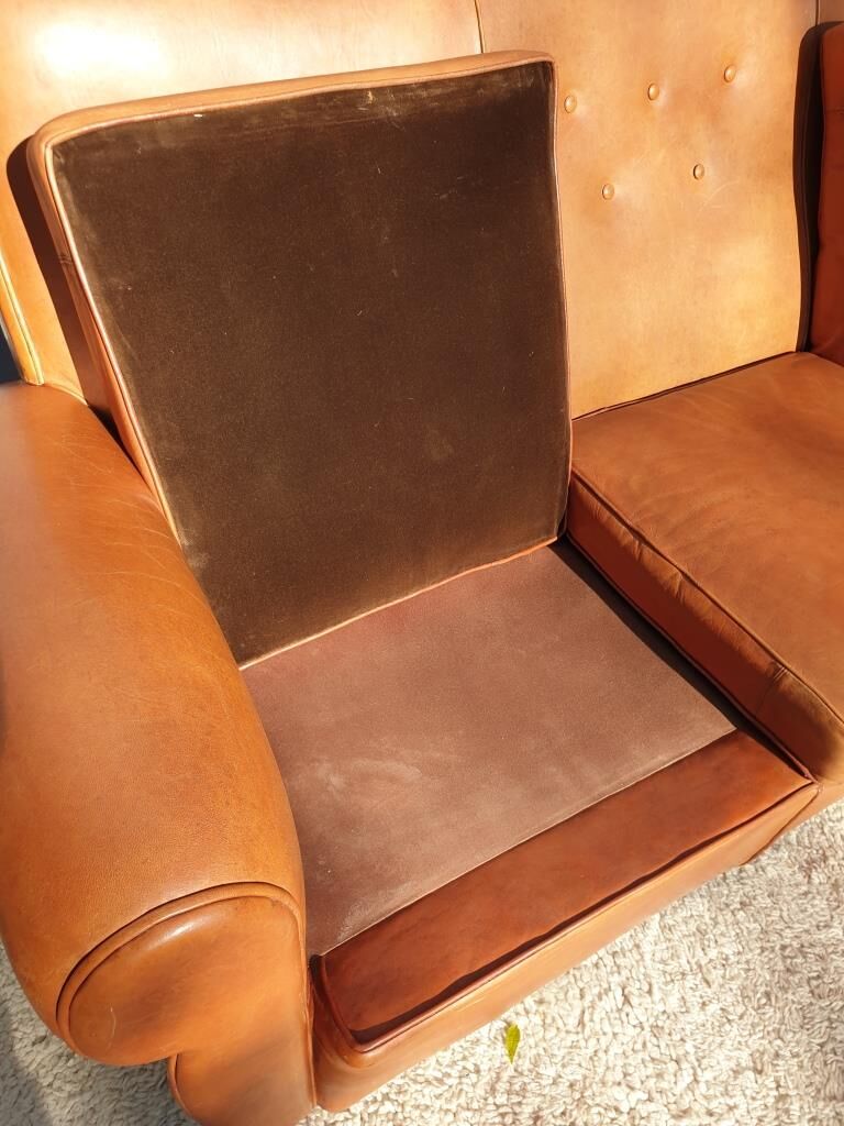 Sofa club leather 3 places buttoned back finish studded and velvet