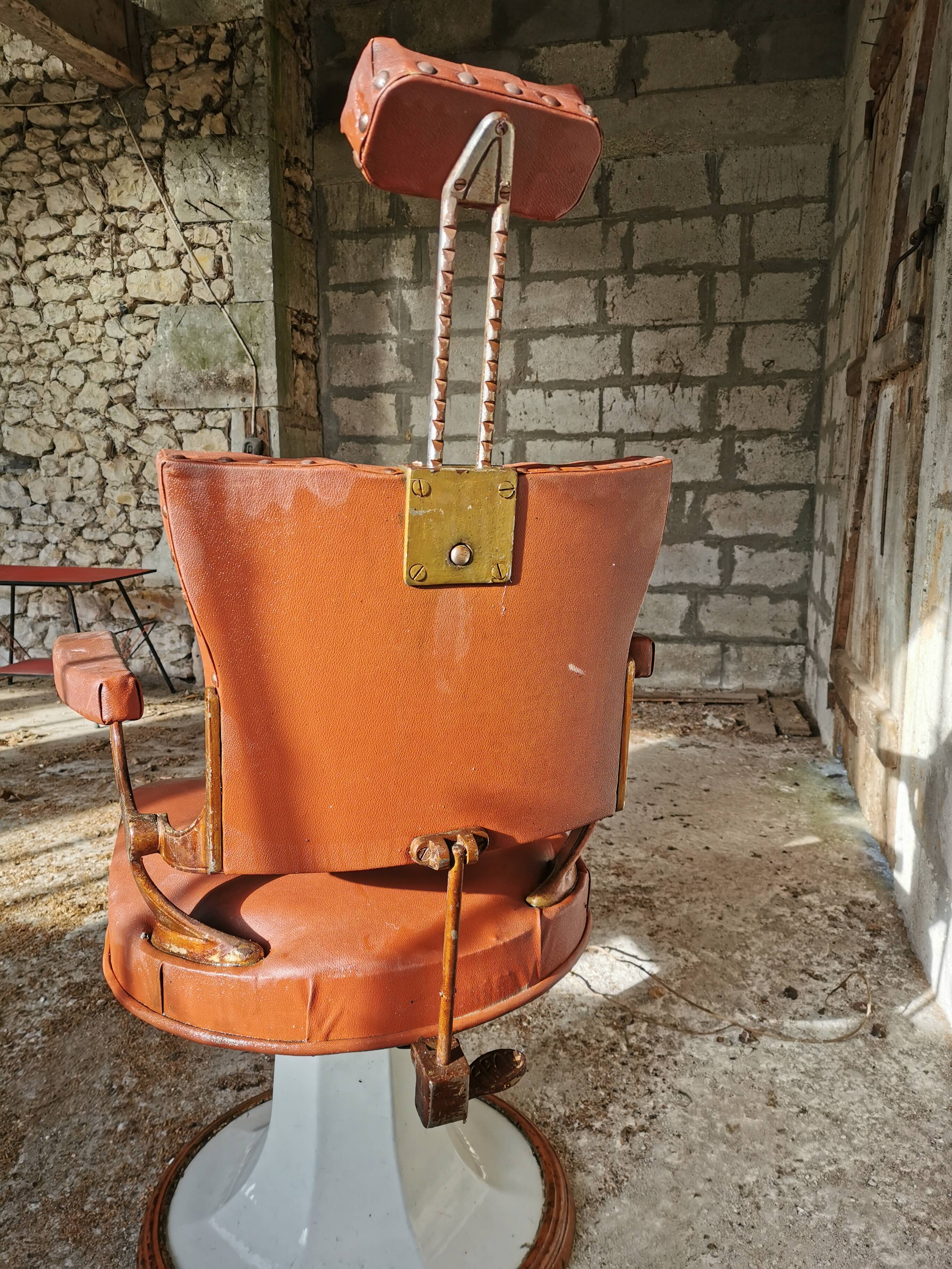 Barber's armchair