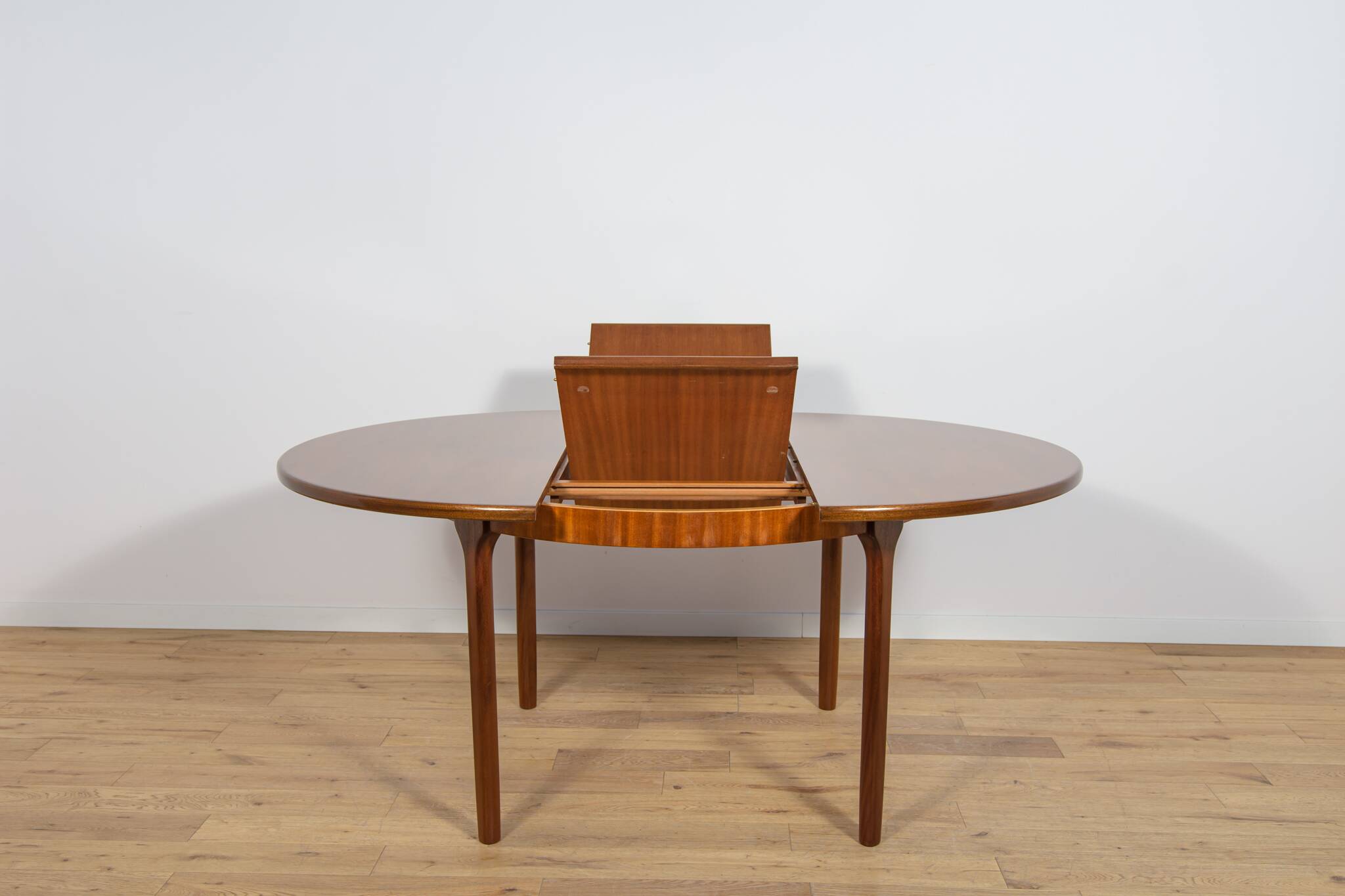 Mid-Century Round Extendable Dining Table from McIntosh, United Knigdom, 19