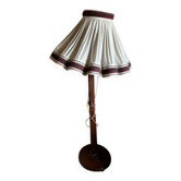 Lampadaire en acajou avec son abat jour plissé