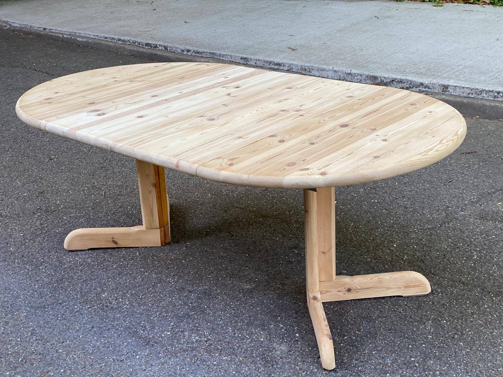 Round stripped extendable dining table in the style of Rainer Daumiller Hirtshals Sa.
