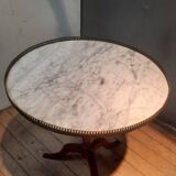 Gueridon circulaire dessu marbre blanc