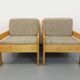 Suite de 2 fauteuils chauffeuses vintage en pin et tissu des années 70