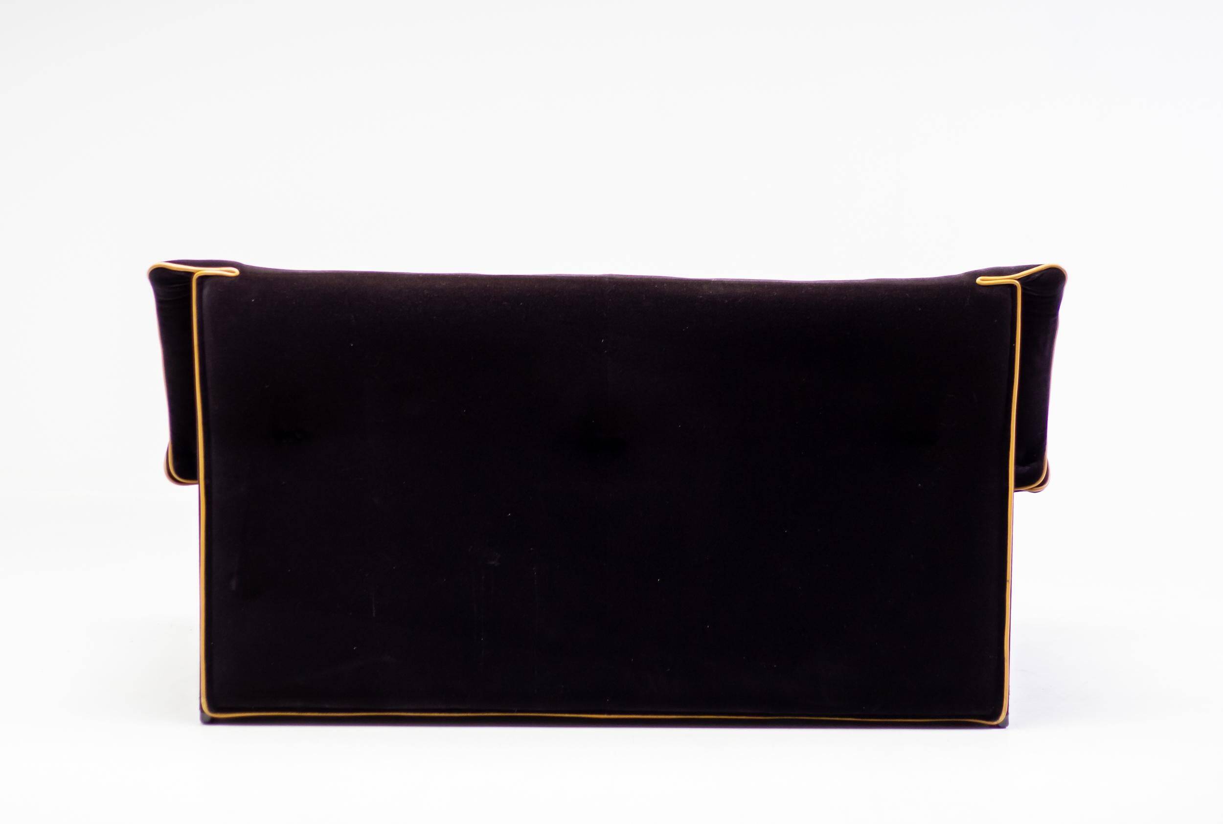 Lauriana sofa in velvet by Afra & Tobia Scarpa