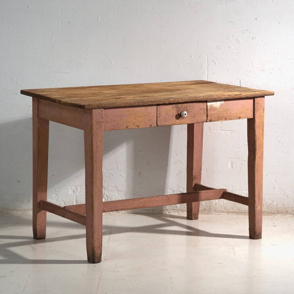 Table de cuisine ancienne en bois de pin – Europe centrale, vers 1900