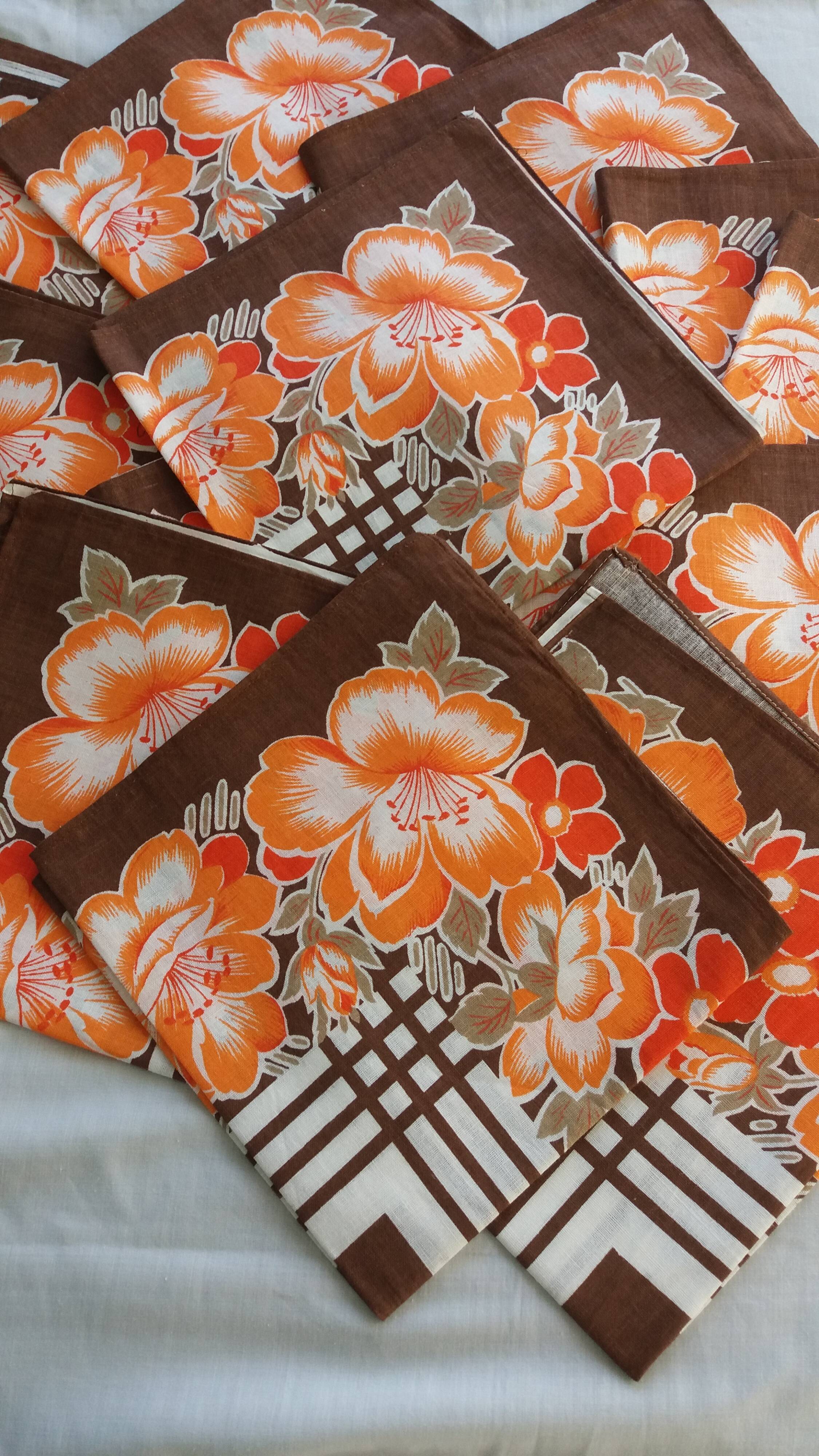 Vintage 70s flower power napkins, set of 12.