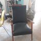 Fauteuil années 60 bois et simili cuir