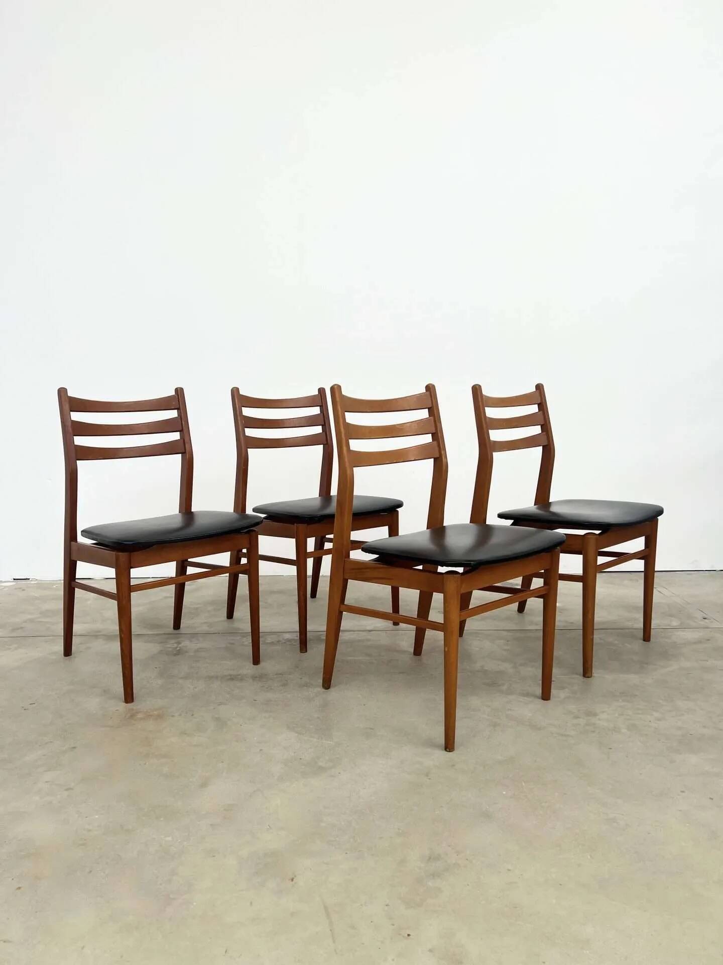 Lot de 4 chaises scandinaves hêtre et skai 60s