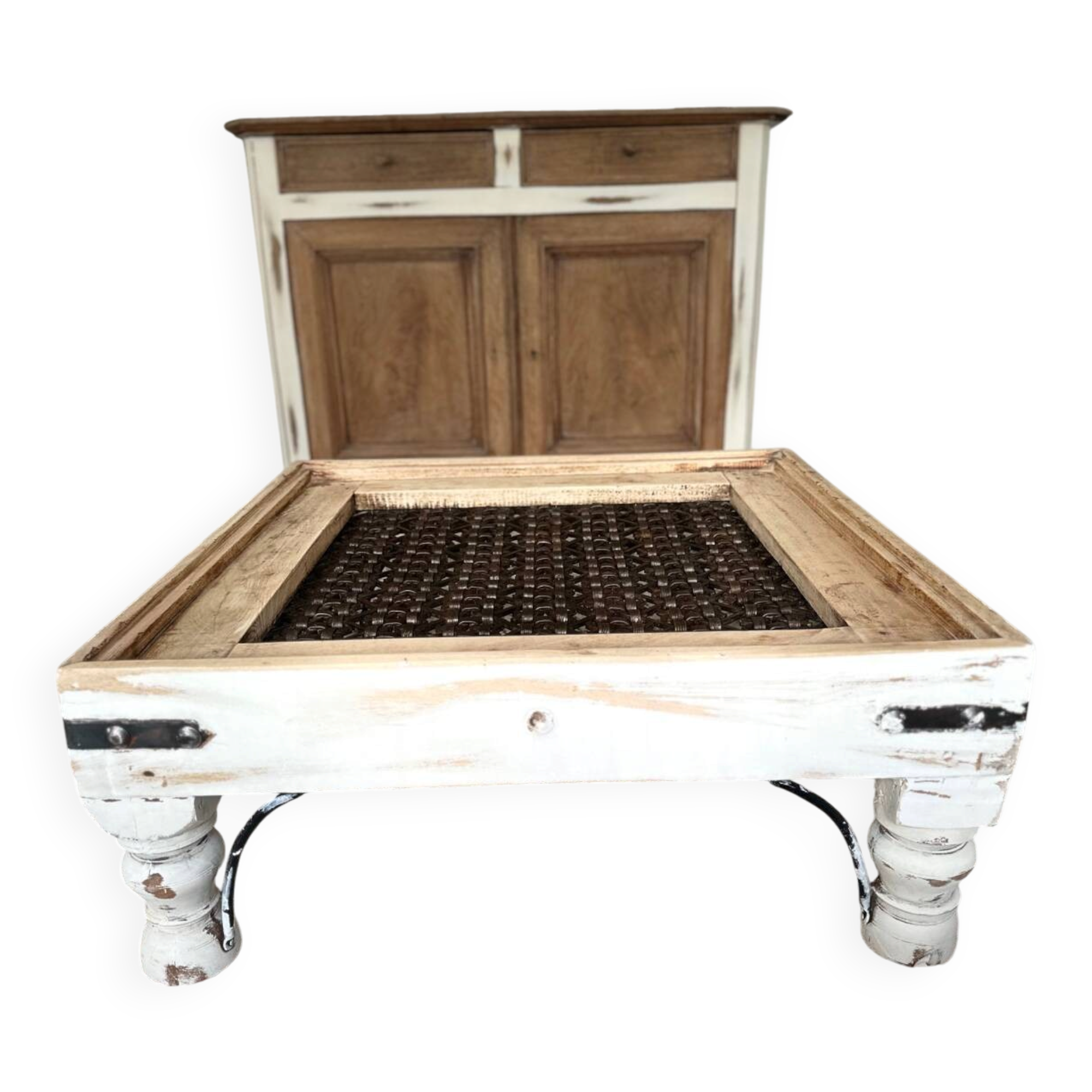 Wood and woven steel coffee table – Dual decorative use