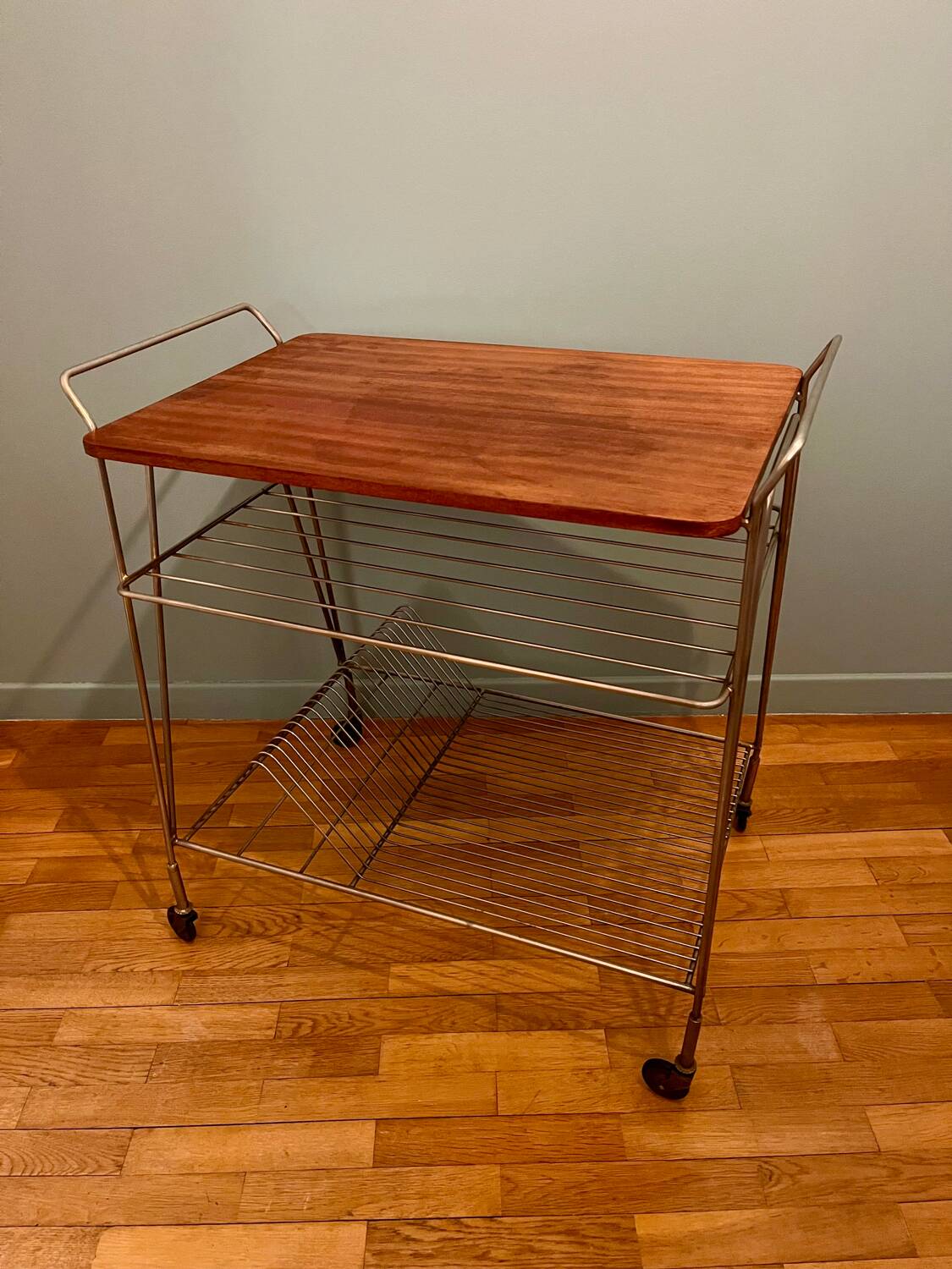 Vintage 70 Vinyl Serving