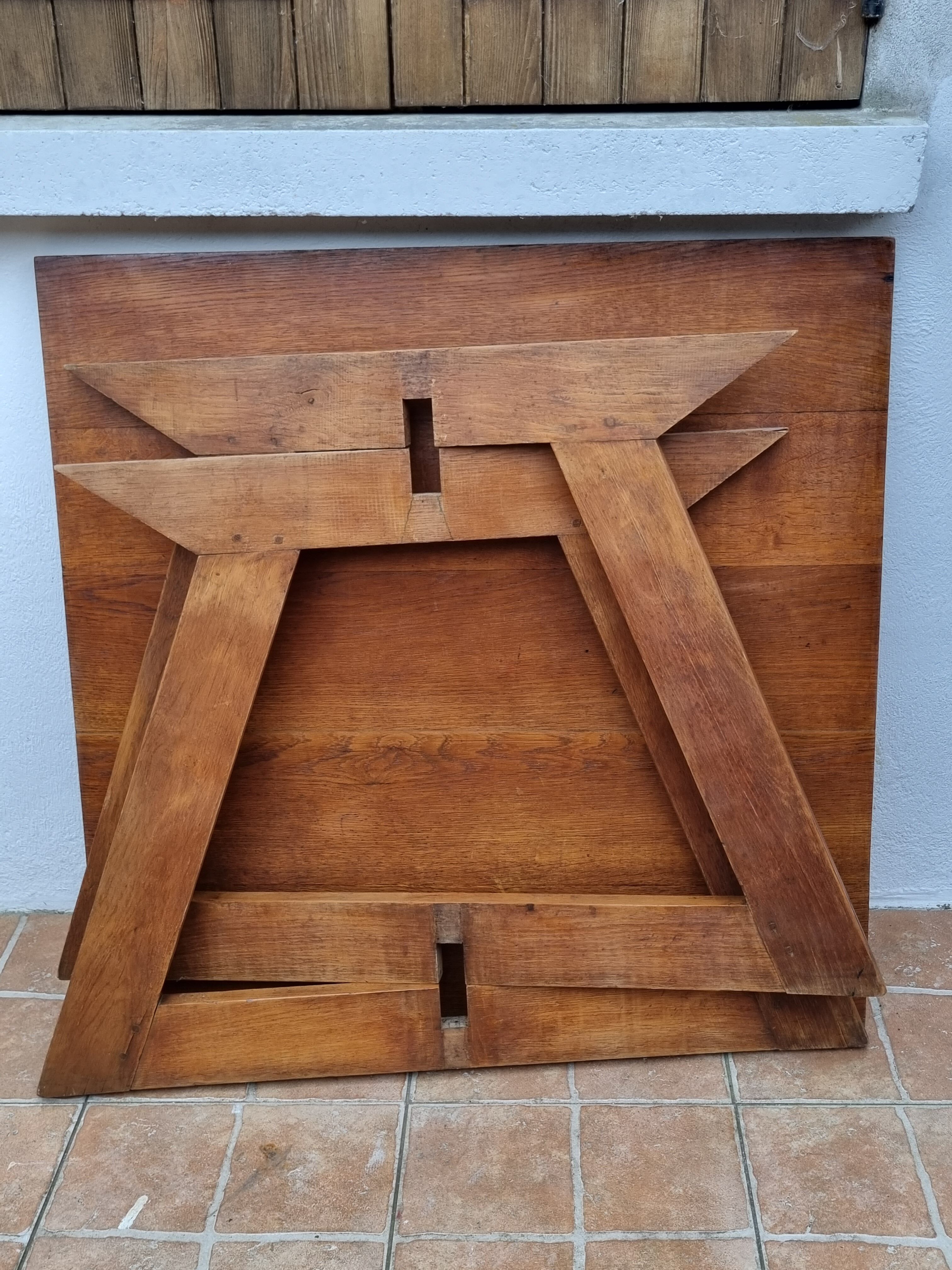 Square table in art deco style in oak, removable