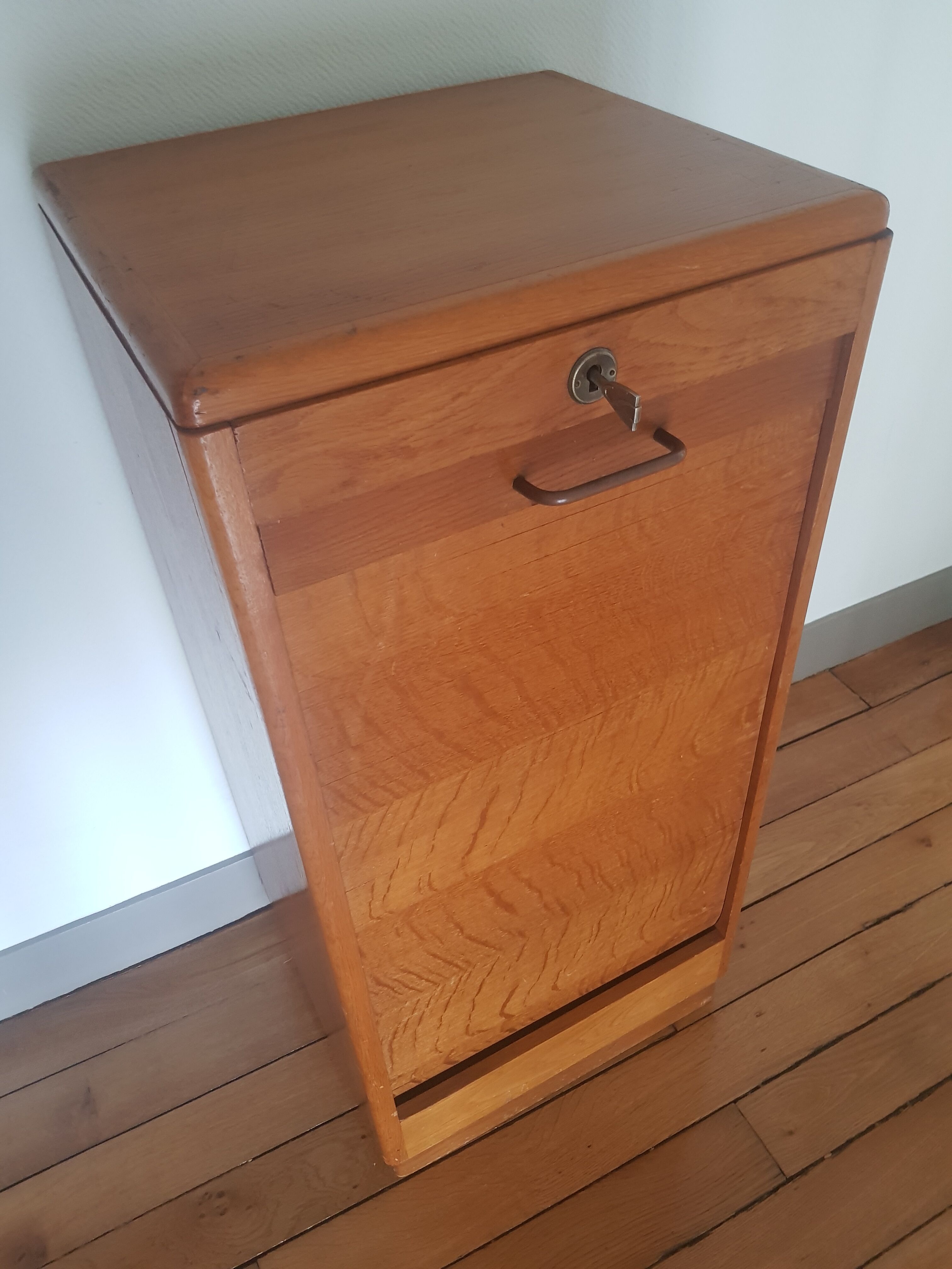 Furniture with a sliding drawer