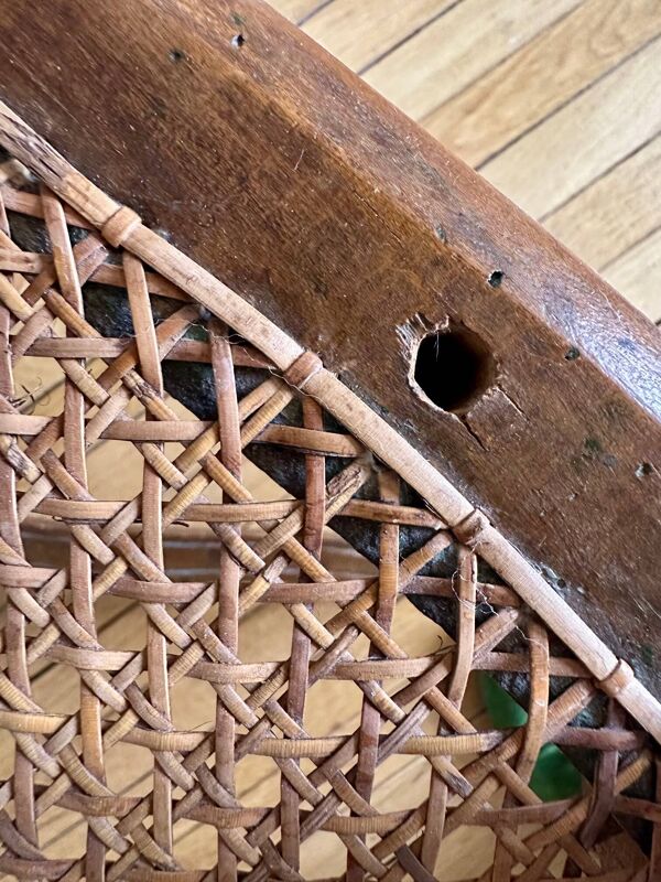 Une paire de fauteuils Régence à entretoise