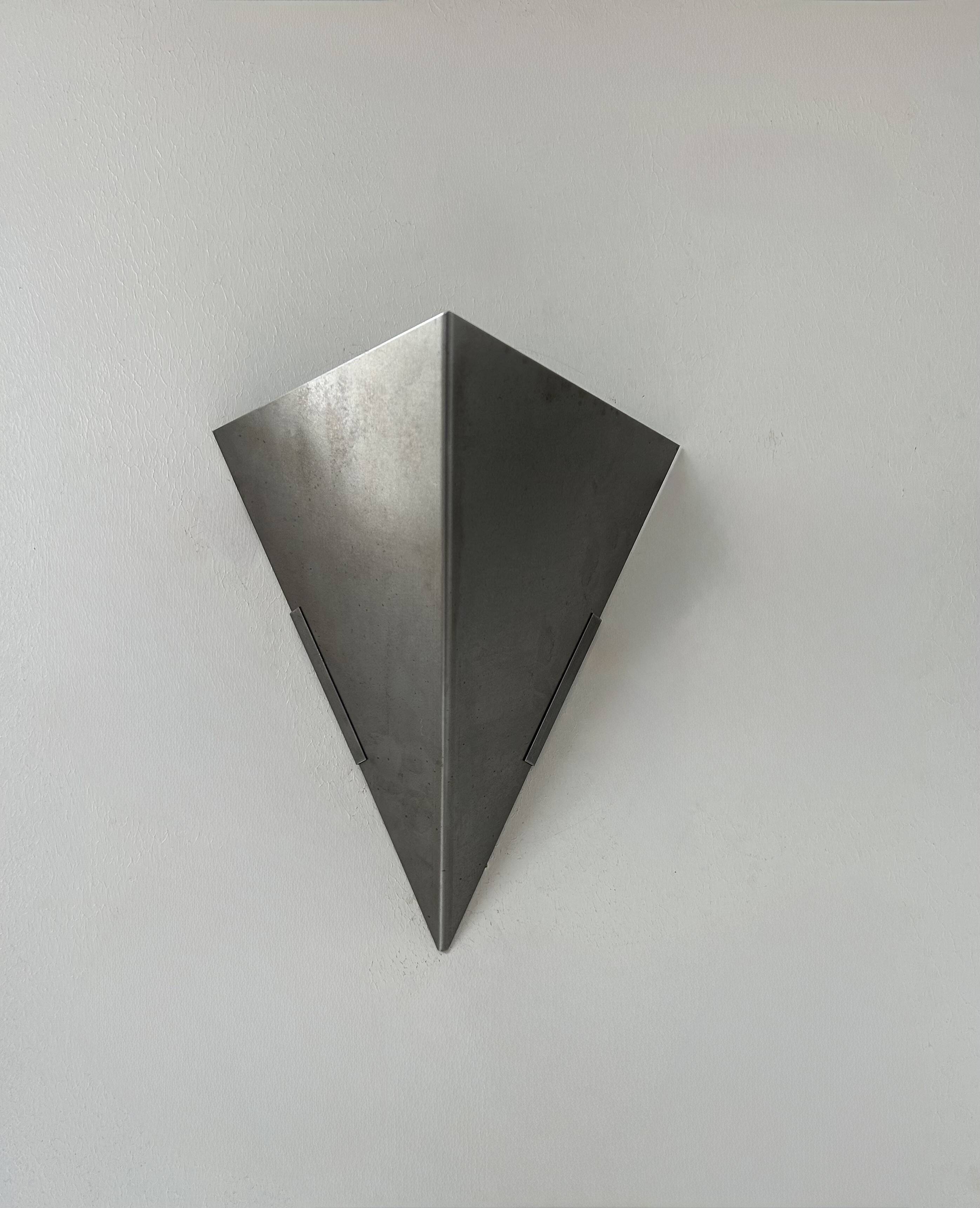 Paire d'appliques vintage géométrique, acier plié mat, France, 1980